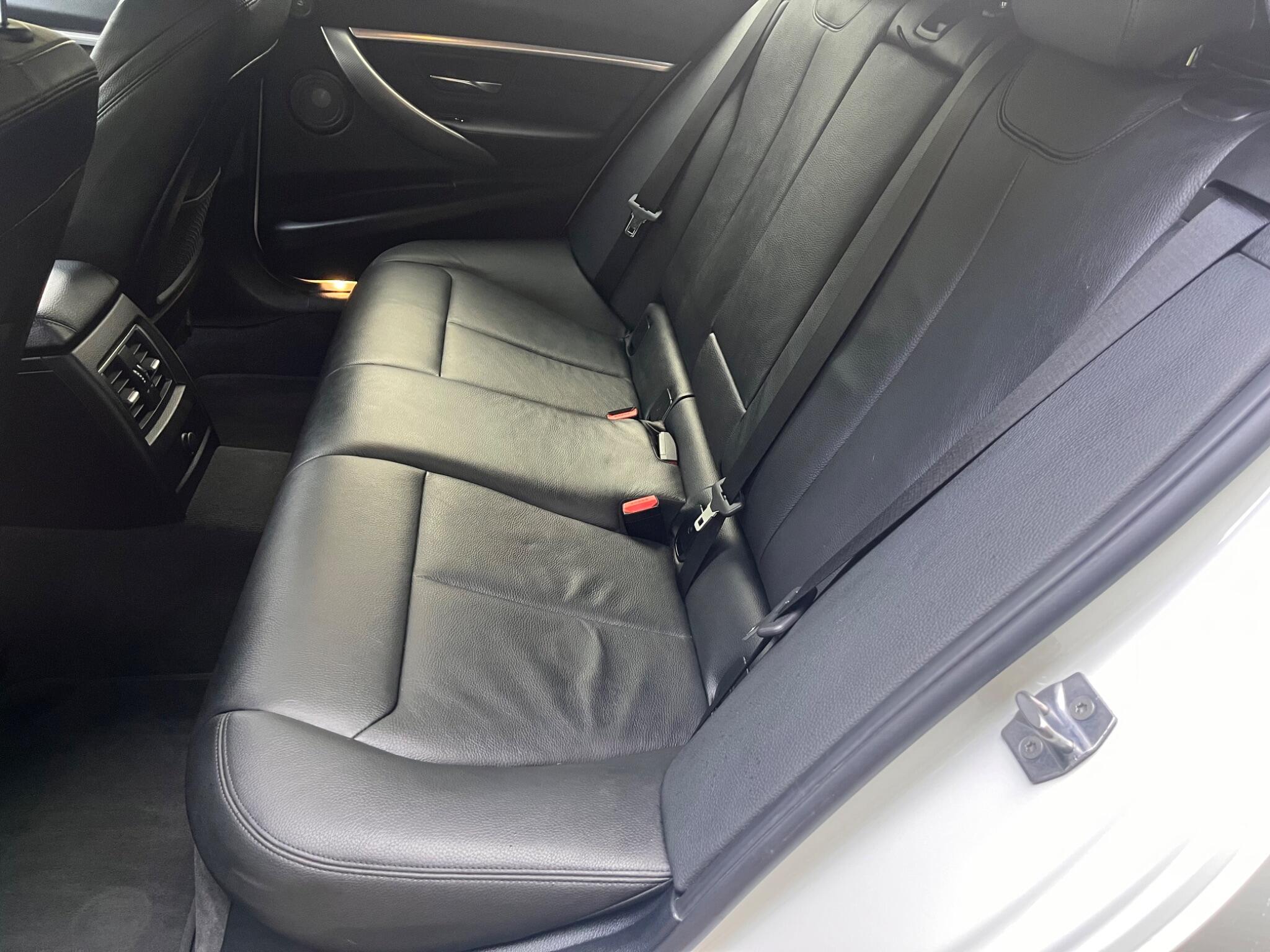 BMW 3 Series view 35