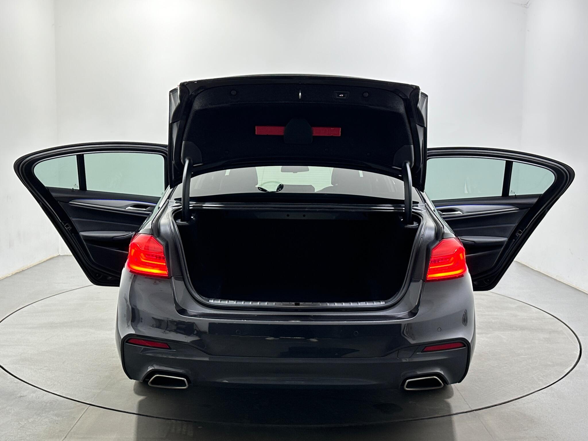 BMW 5 Series view 43