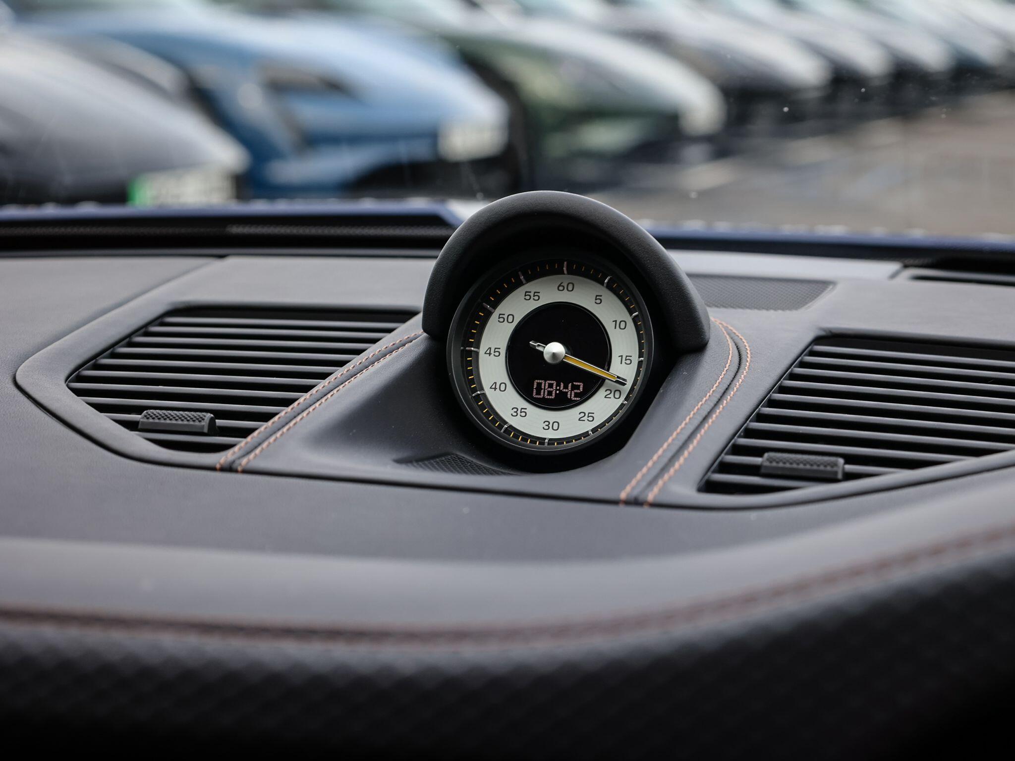 Porsche 911 view 48