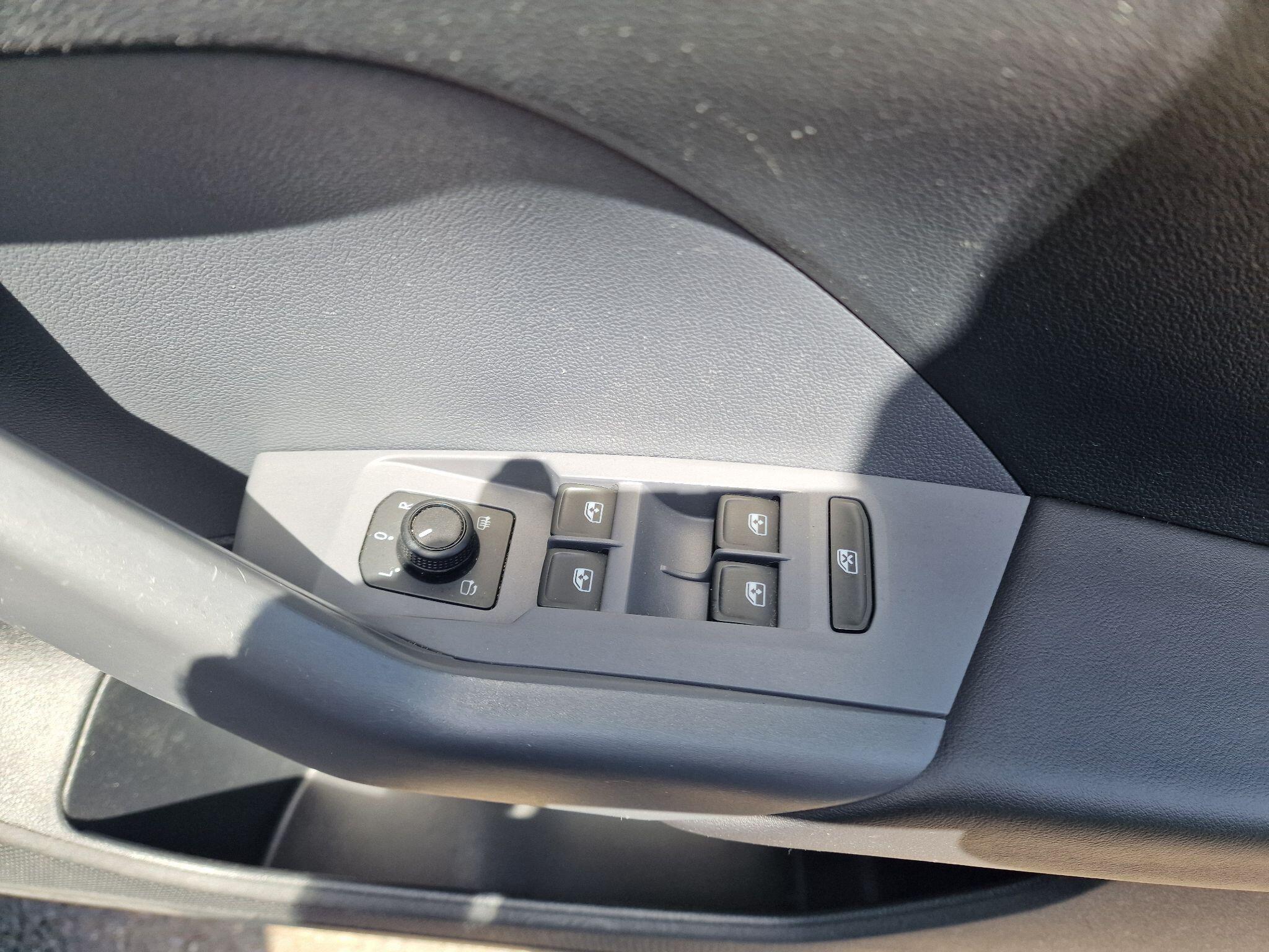 Volkswagen T-Cross view 31
