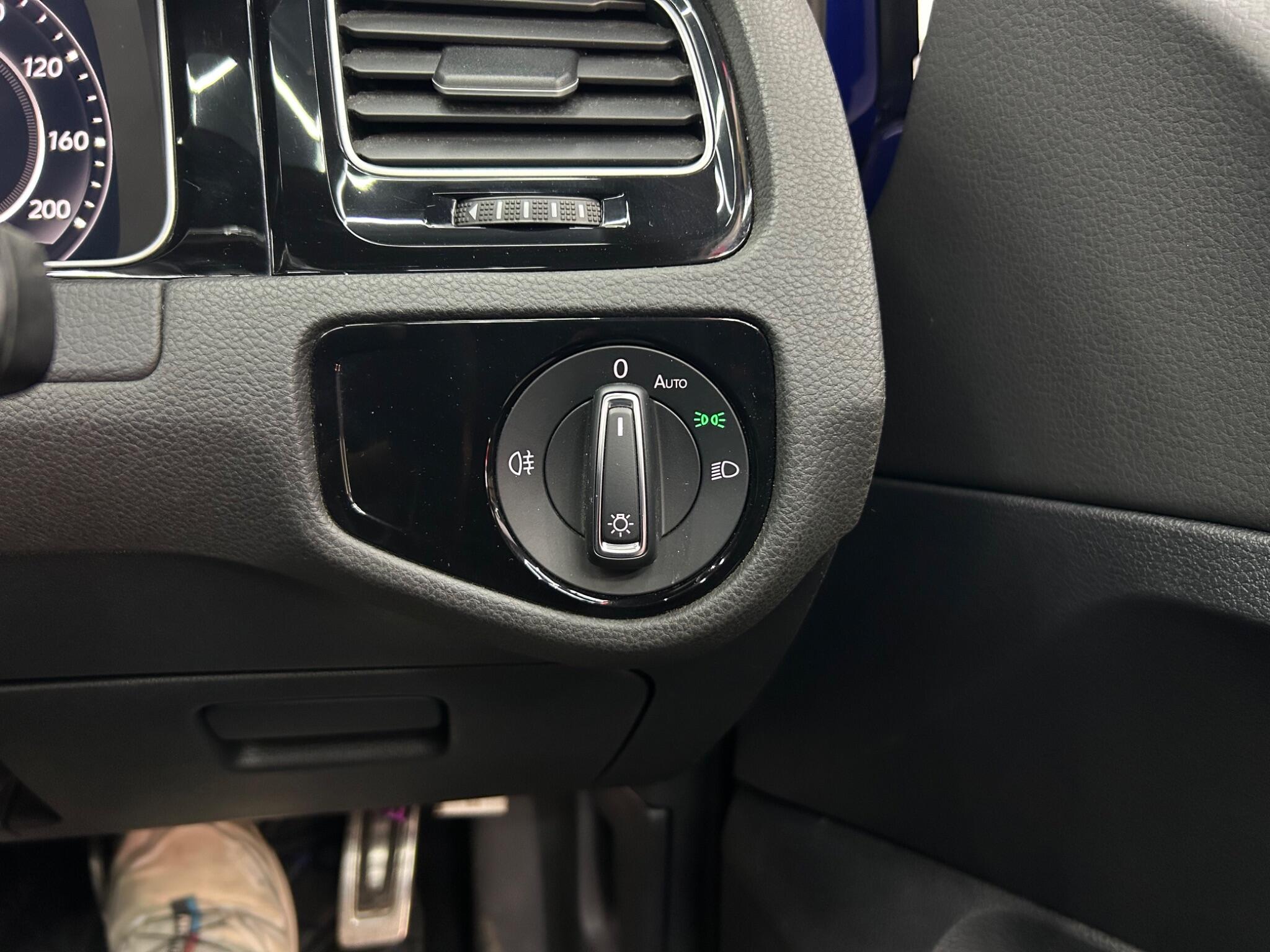Volkswagen Golf view 23