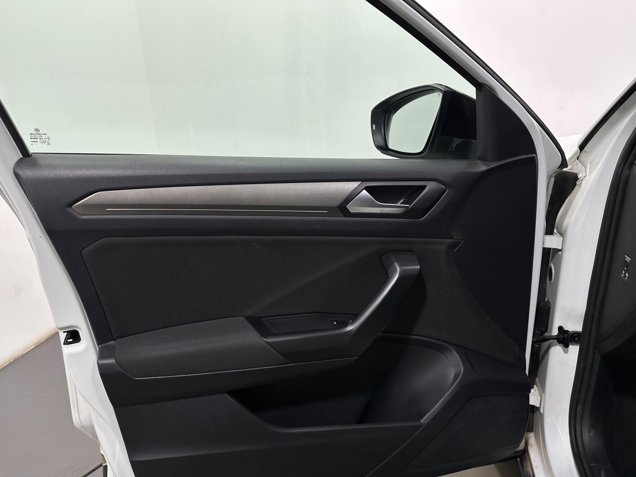 Volkswagen T-Roc view 36