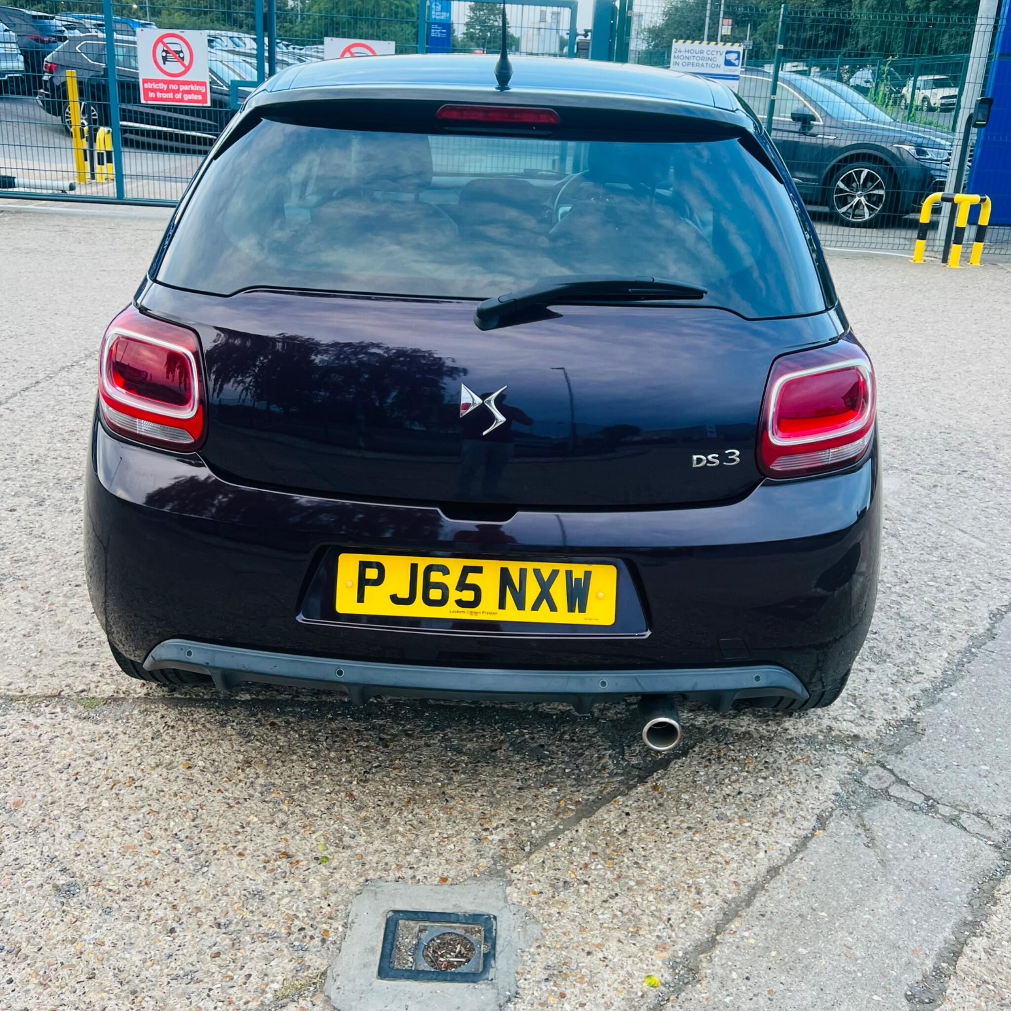 DS Automobiles DS 3 view 16