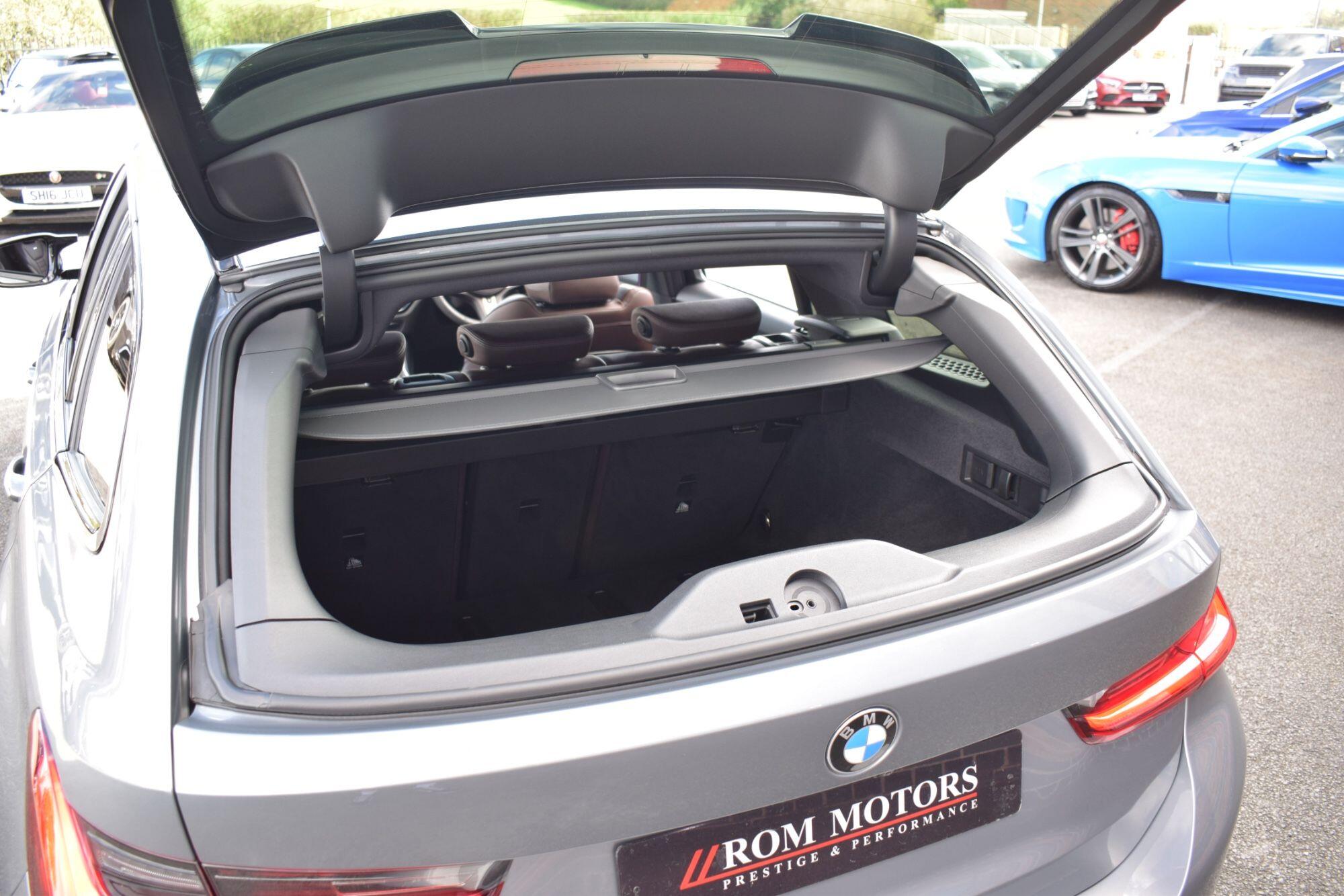 BMW 3 Series view 27