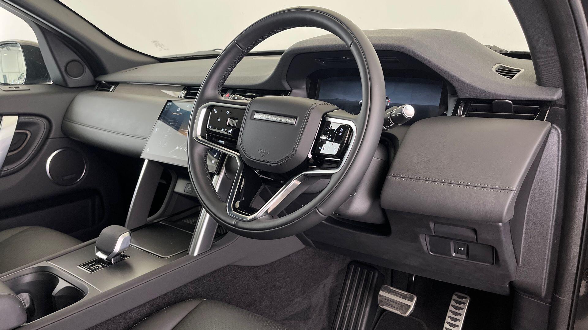Land Rover Discovery Sport view 36