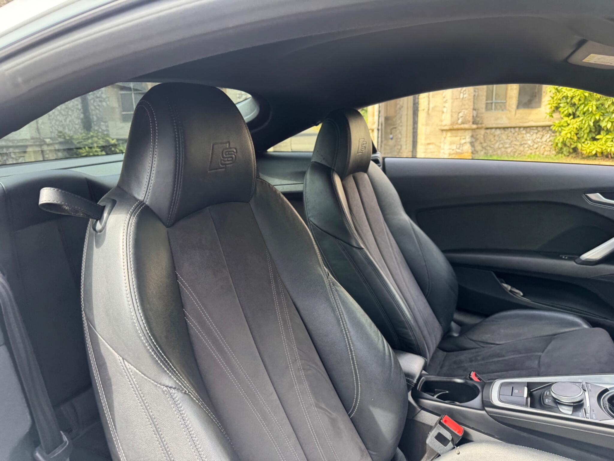 Audi TT view 31