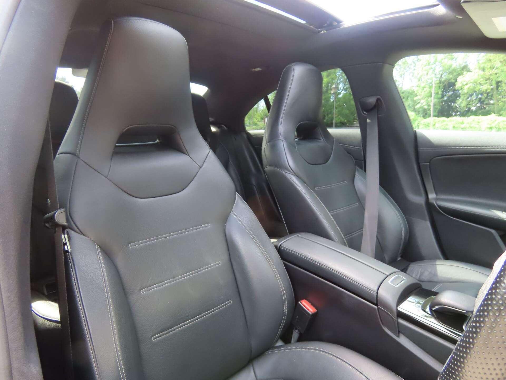 Mercedes-Benz Cla view 9