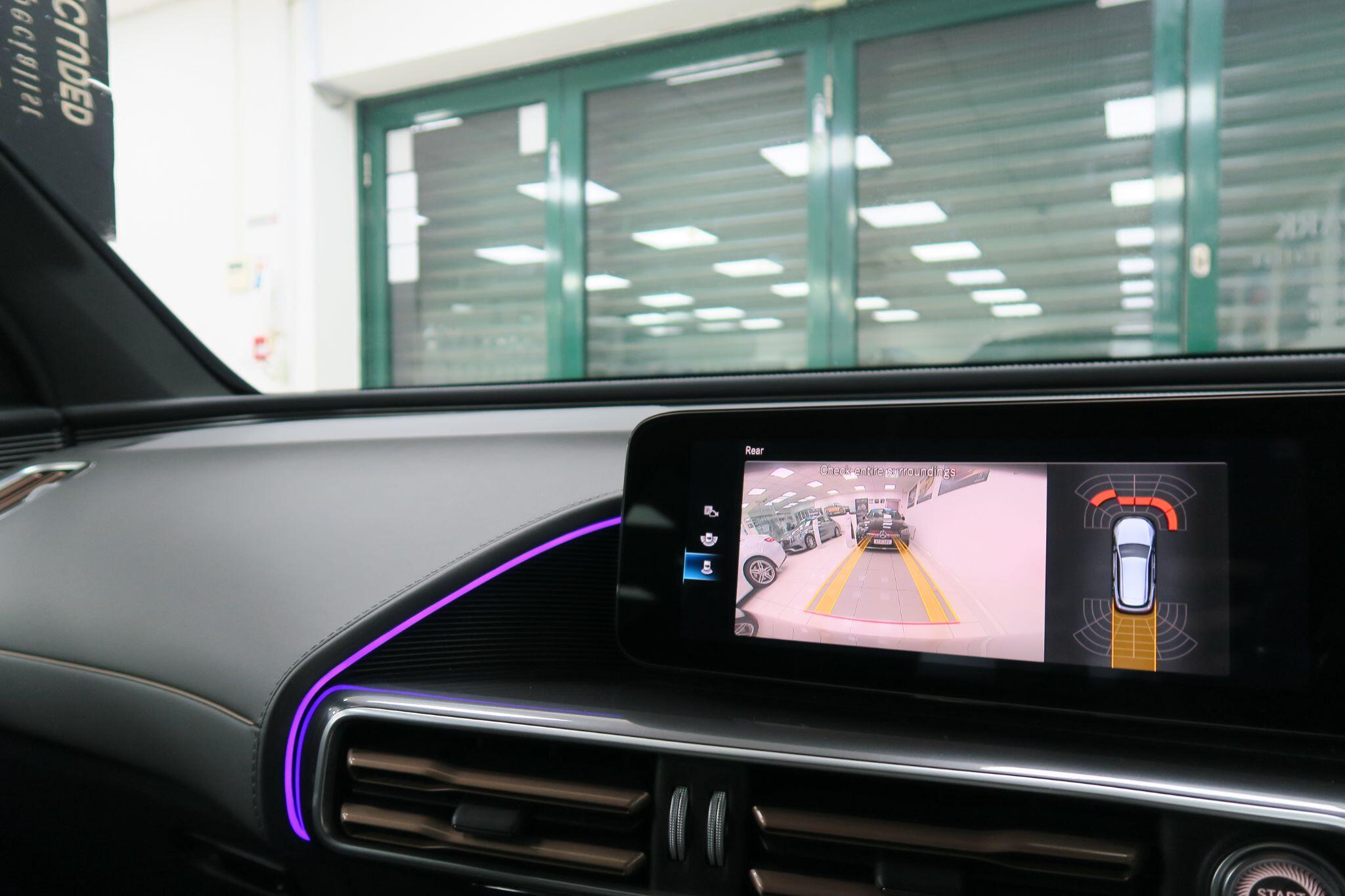 Mercedes-Benz EQC view 15