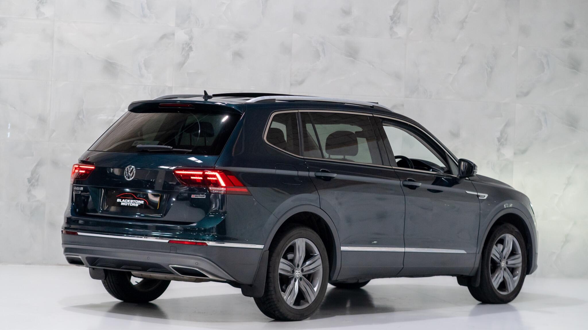 Volkswagen Tiguan Allspace view 7