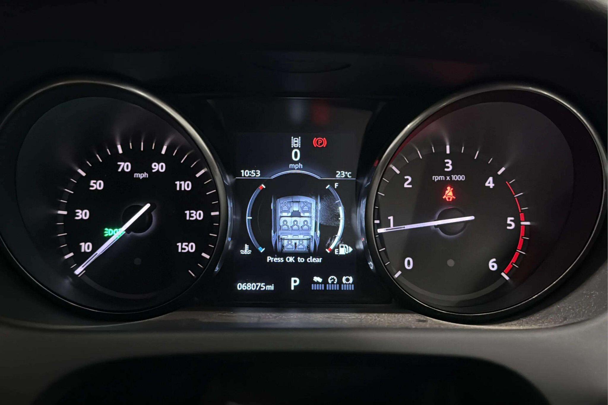 Land Rover Discovery Sport view 16