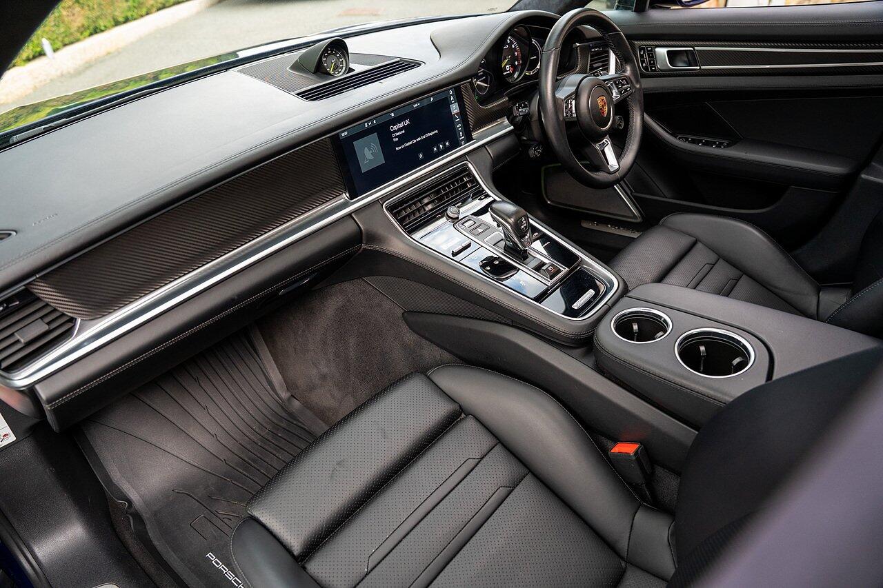 Porsche Panamera view 70