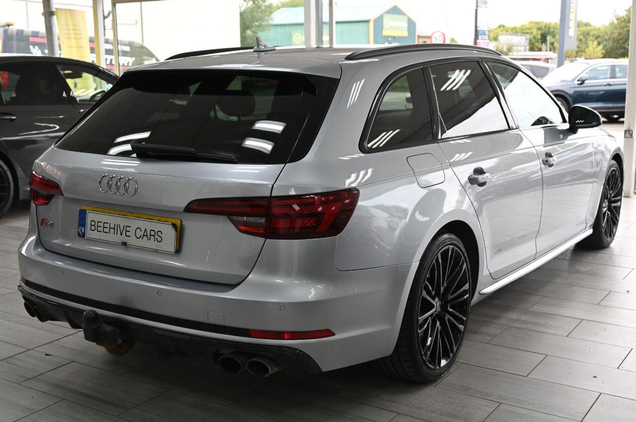 Audi S4 view 10
