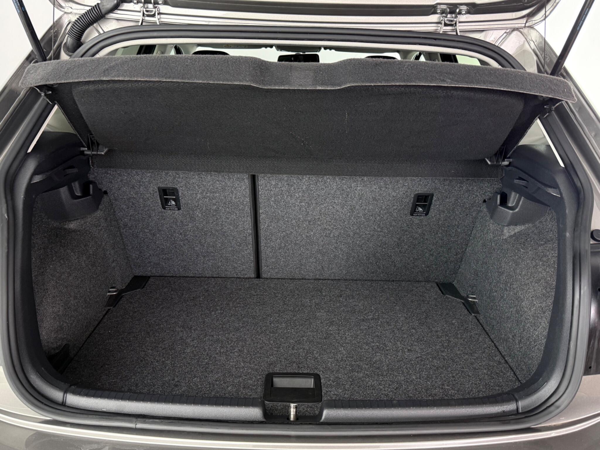 Volkswagen Polo view 10