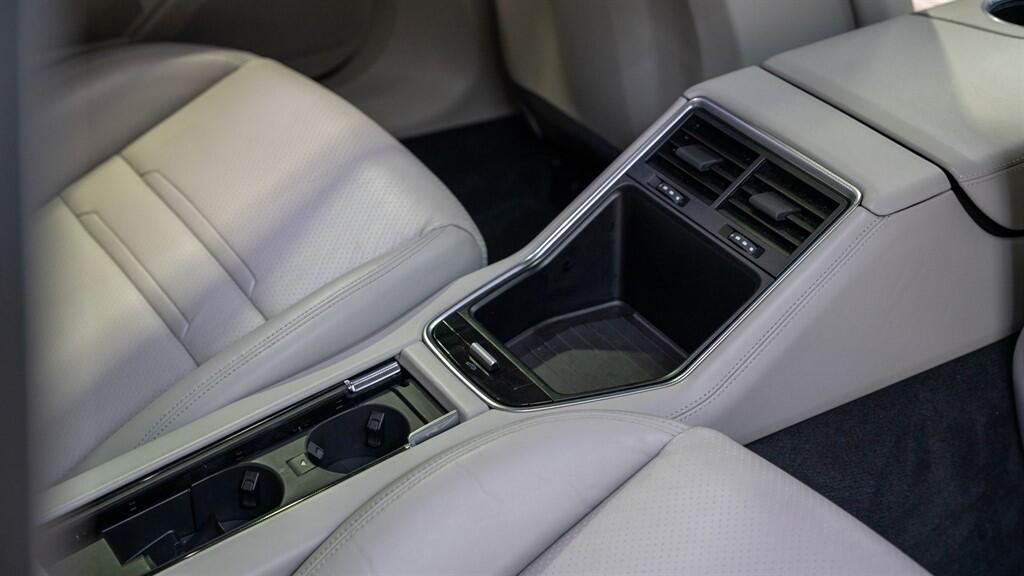 Porsche Panamera view 35