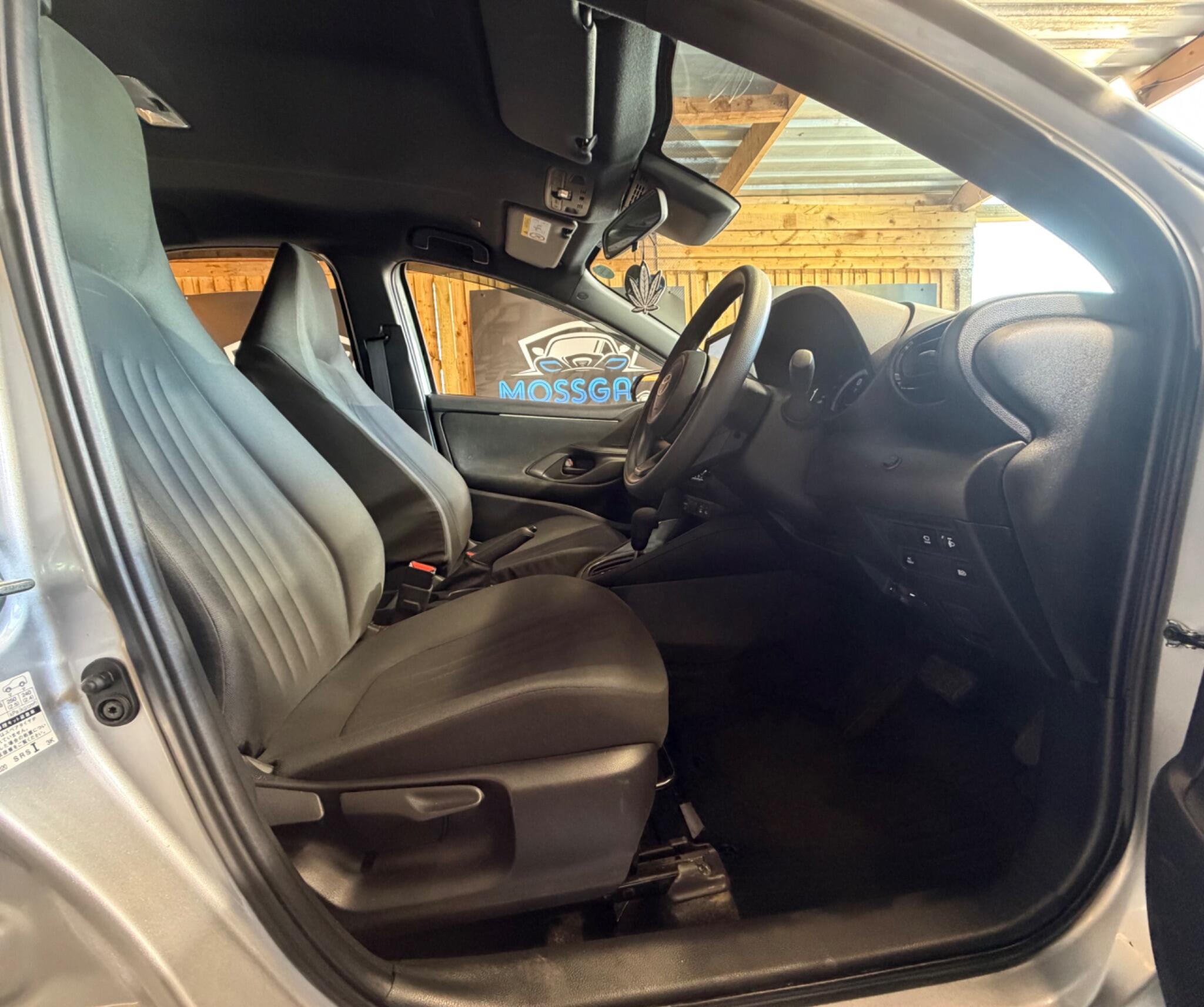 Toyota Yaris view 20