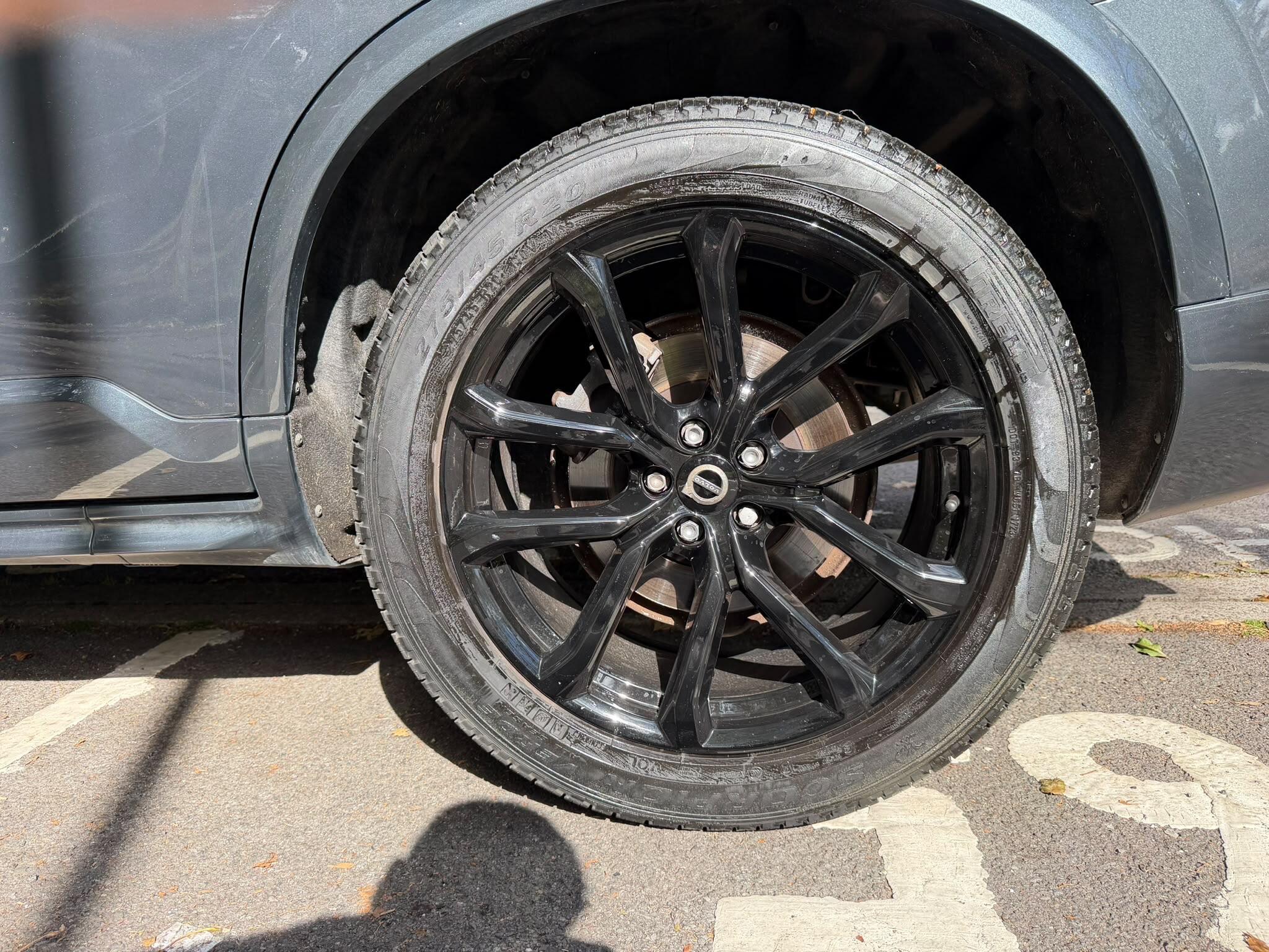 Volvo XC90 view 27