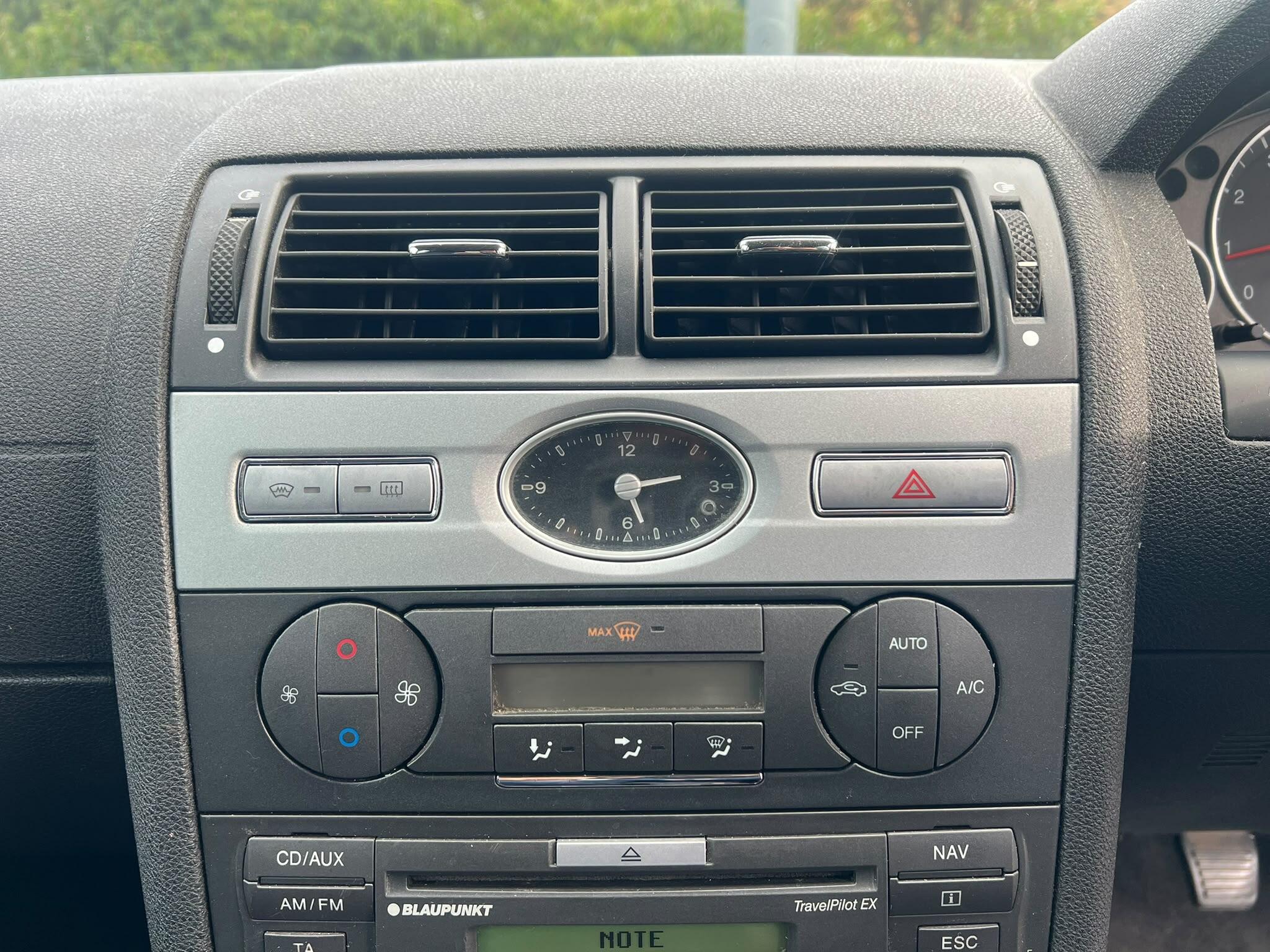 Ford Mondeo view 25