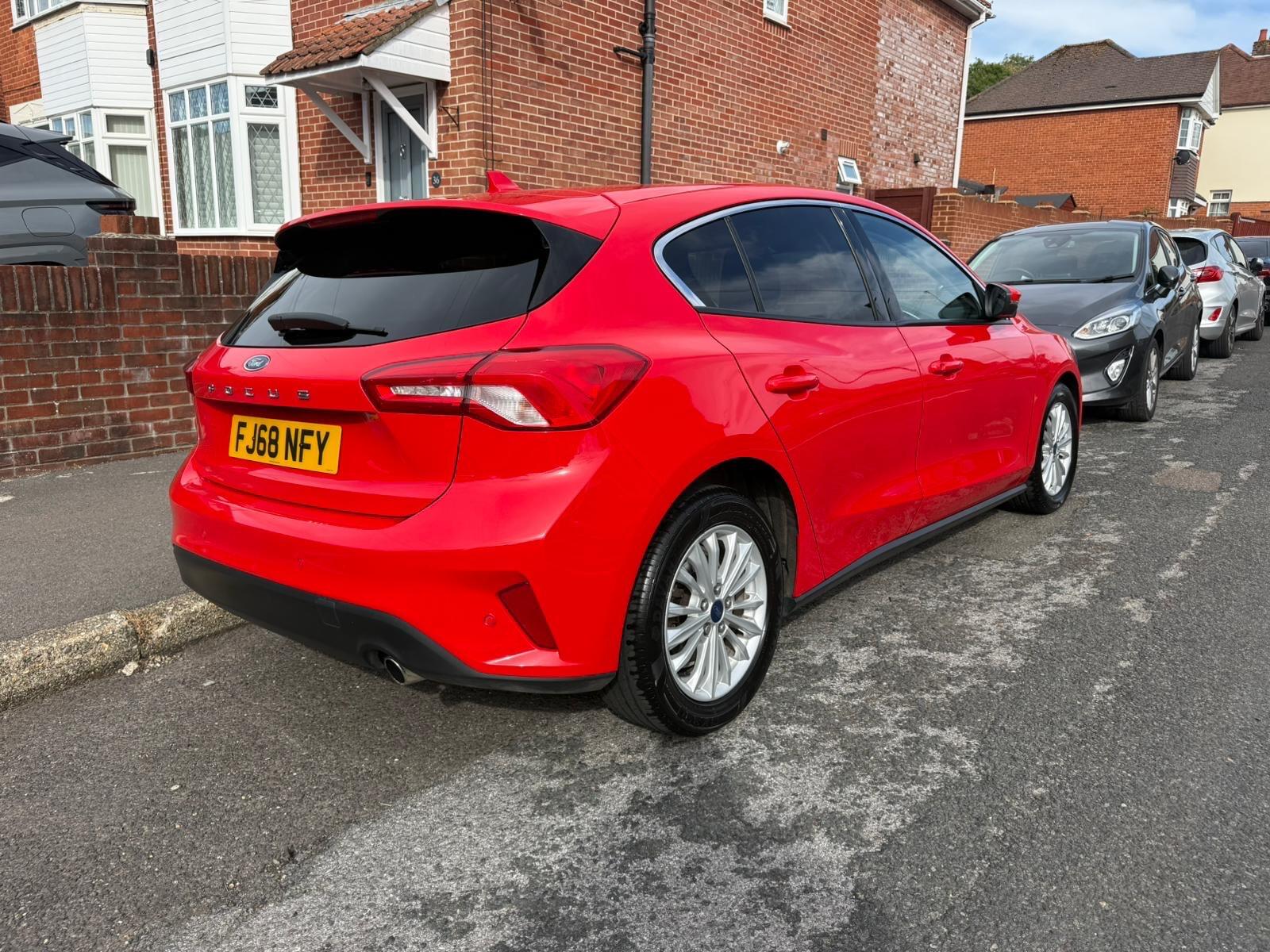 Ford Focus view 11