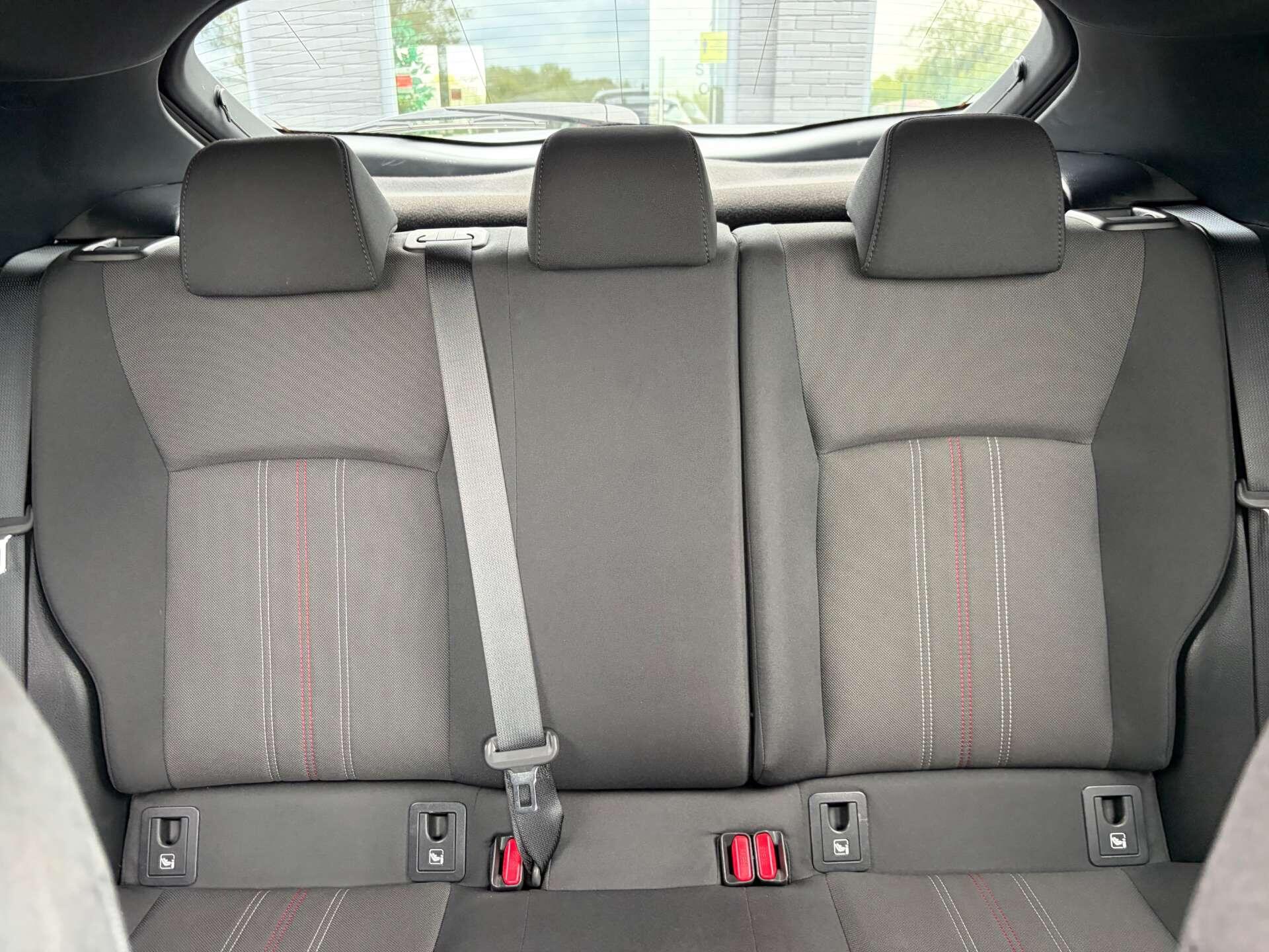 Toyota C-HR view 31