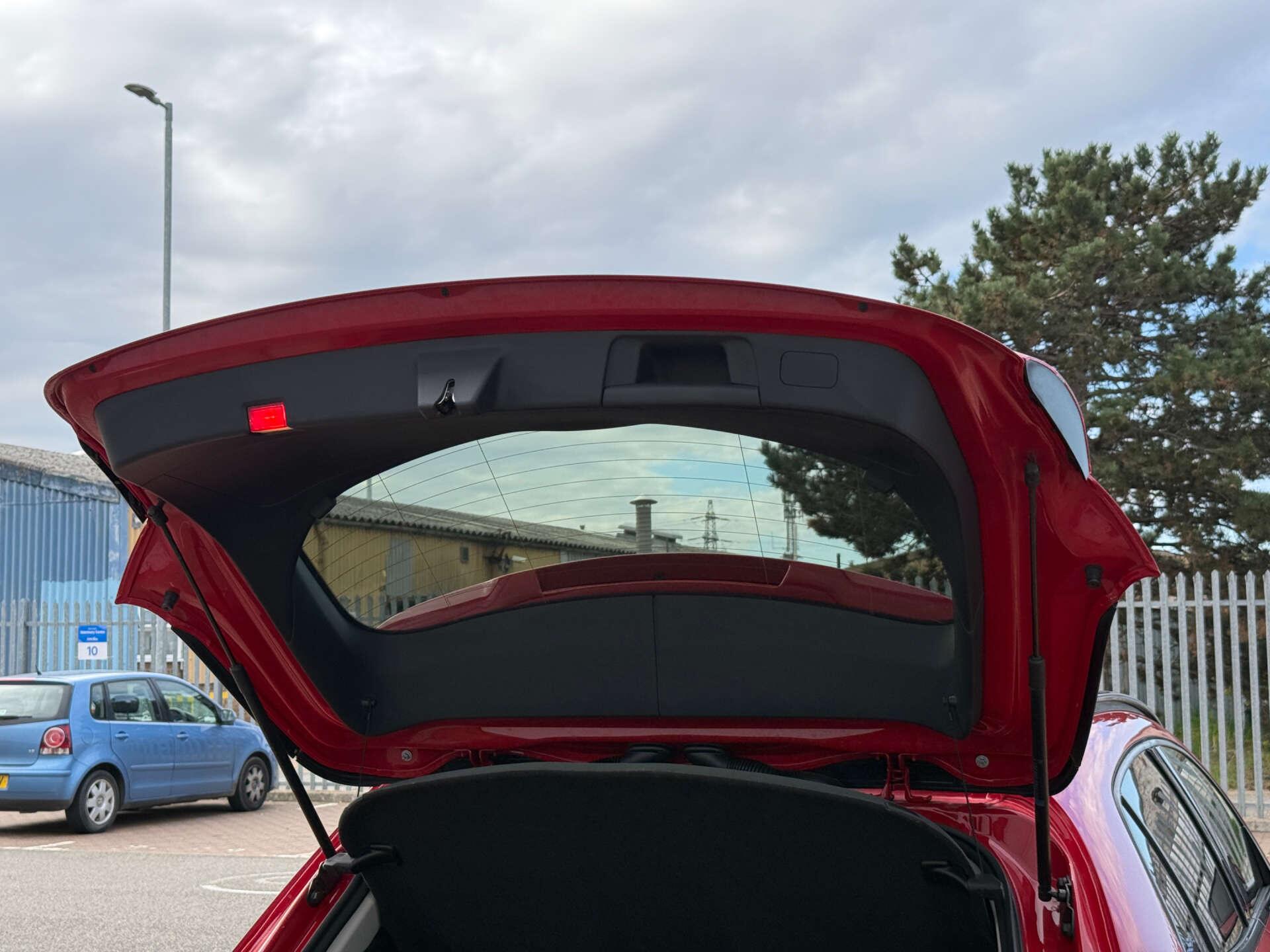 Mercedes-Benz GLA view 30
