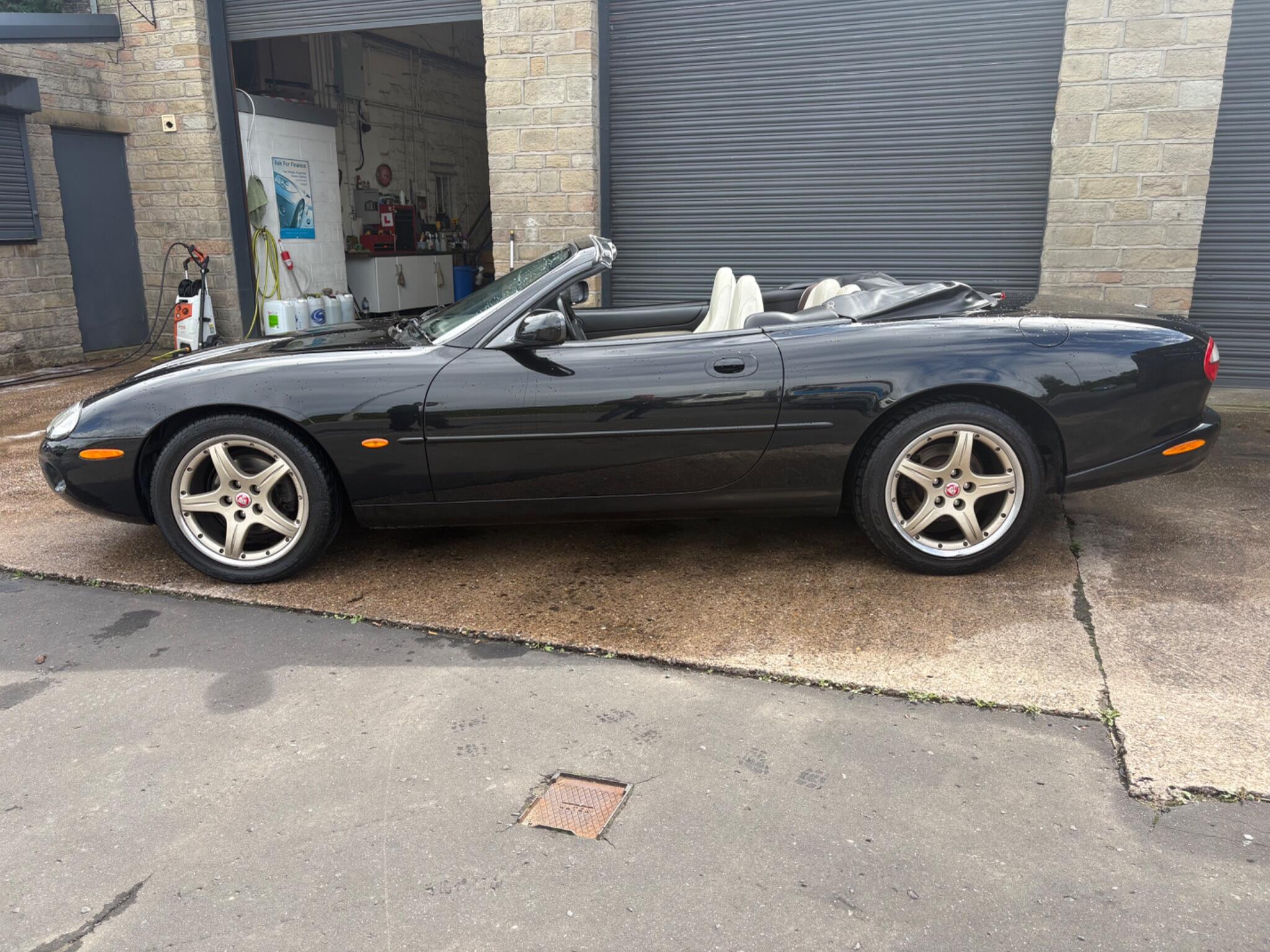 Jaguar XK8 view 12