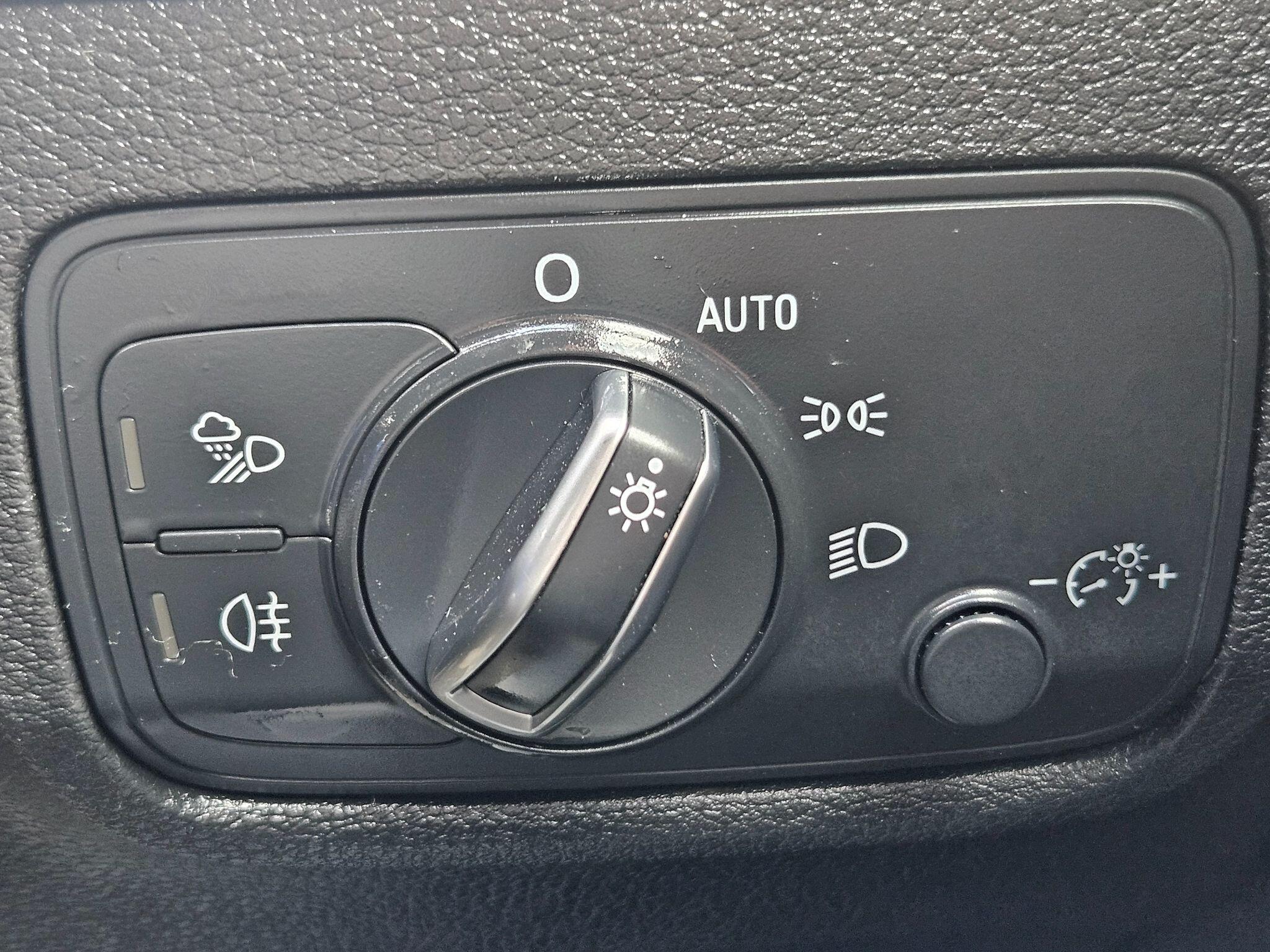 2019 Audi SQ2 image 37