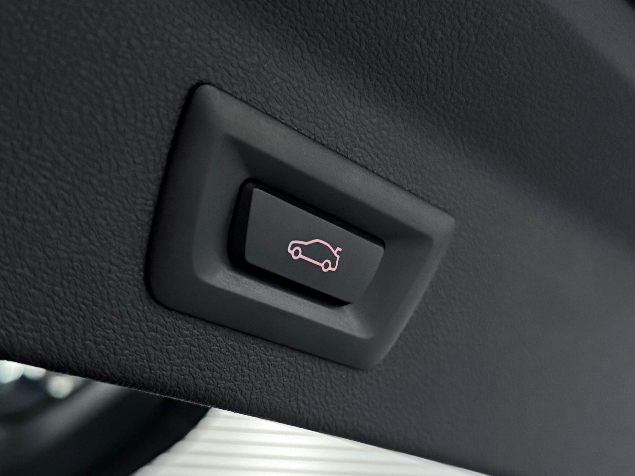 BMW X3 view 8