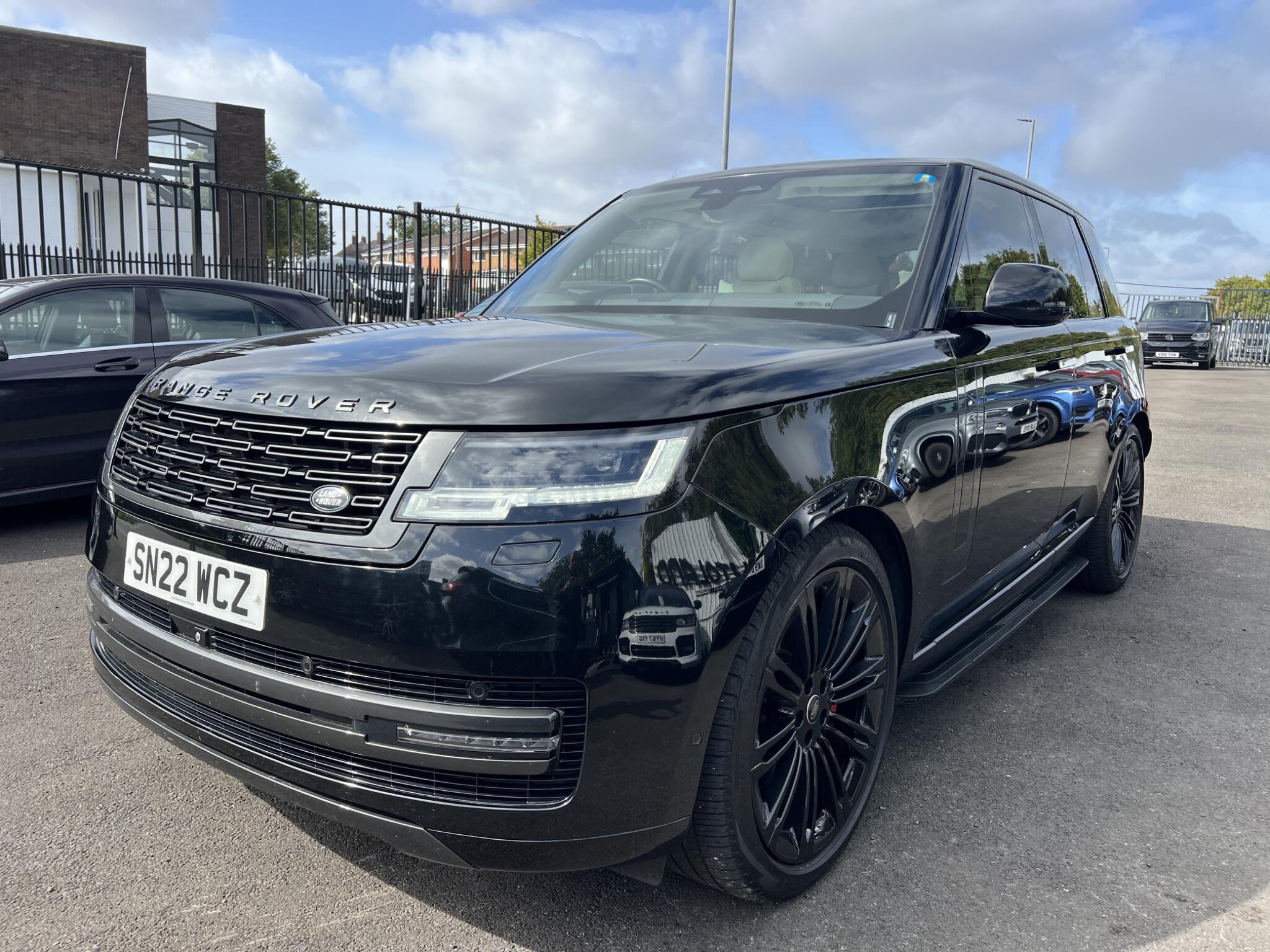Land Rover Range Rover view 3