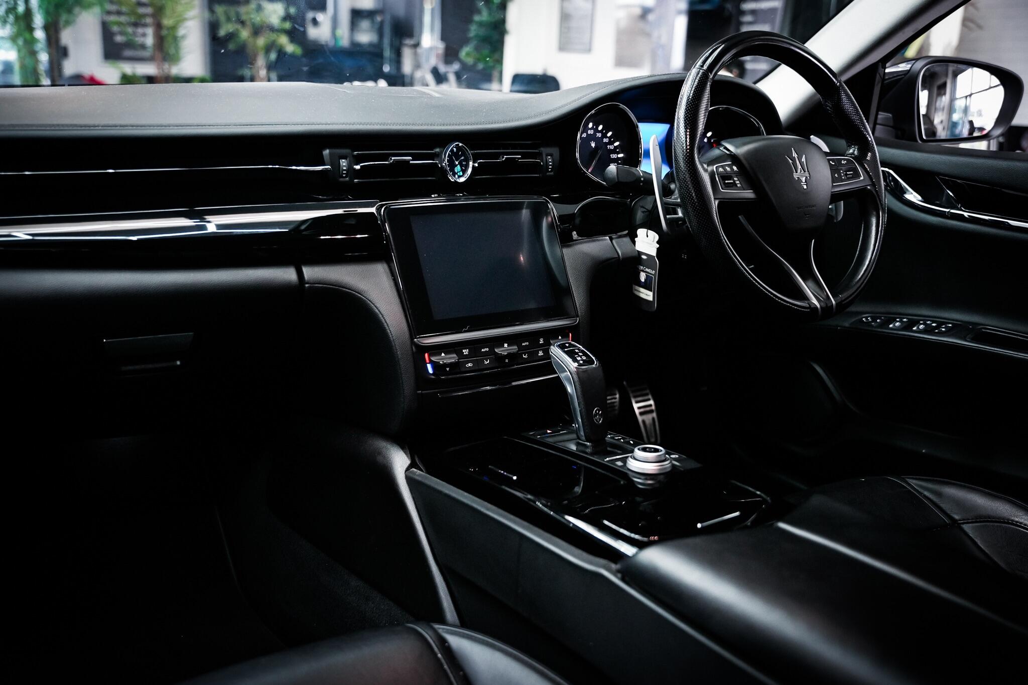 Maserati Quattroporte view 22