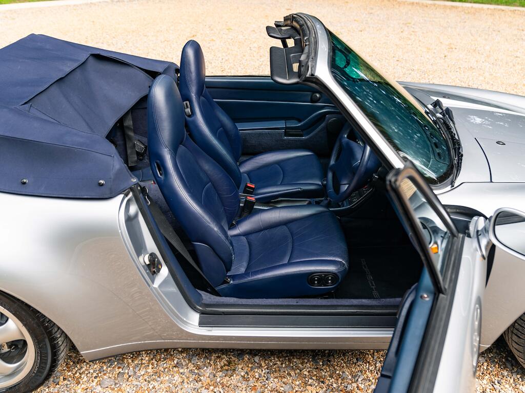 Porsche 911 view 18