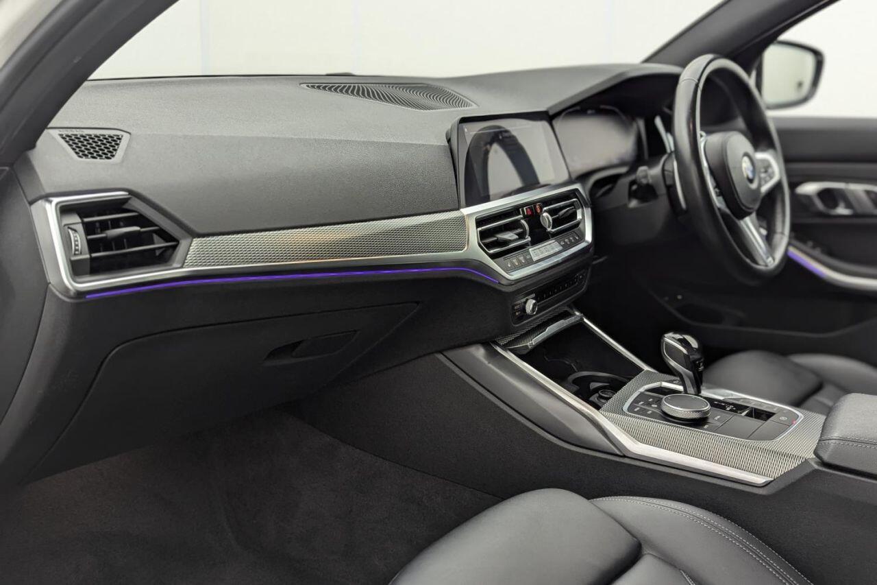 BMW 3 Series view 20