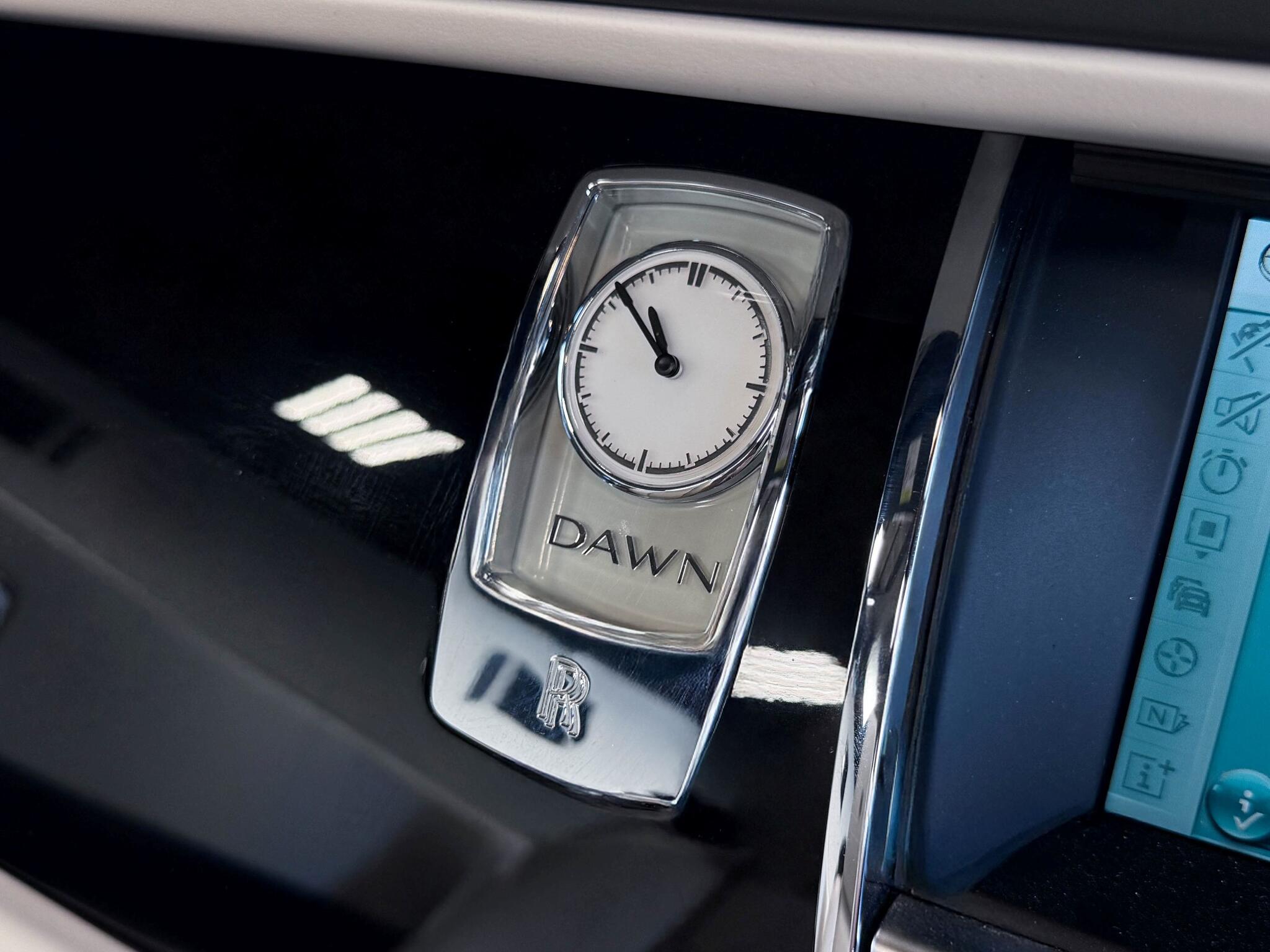 Rolls-Royce Dawn view 28