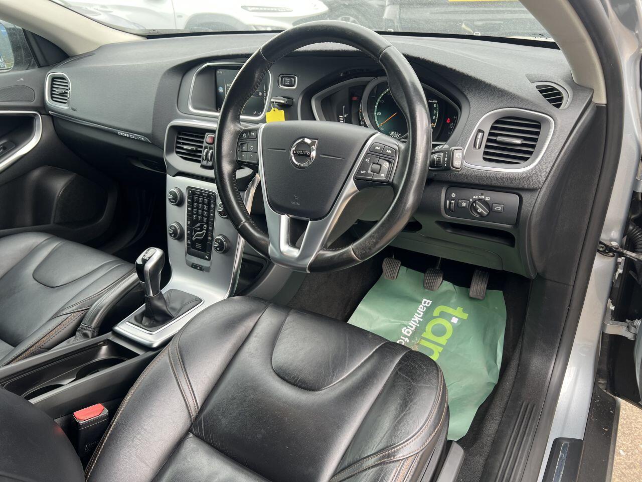 Volvo V40 Cross Country view 15