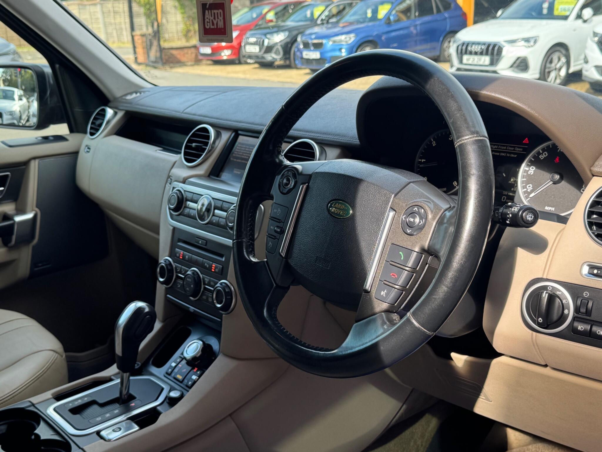 Land Rover Discovery 4 view 14