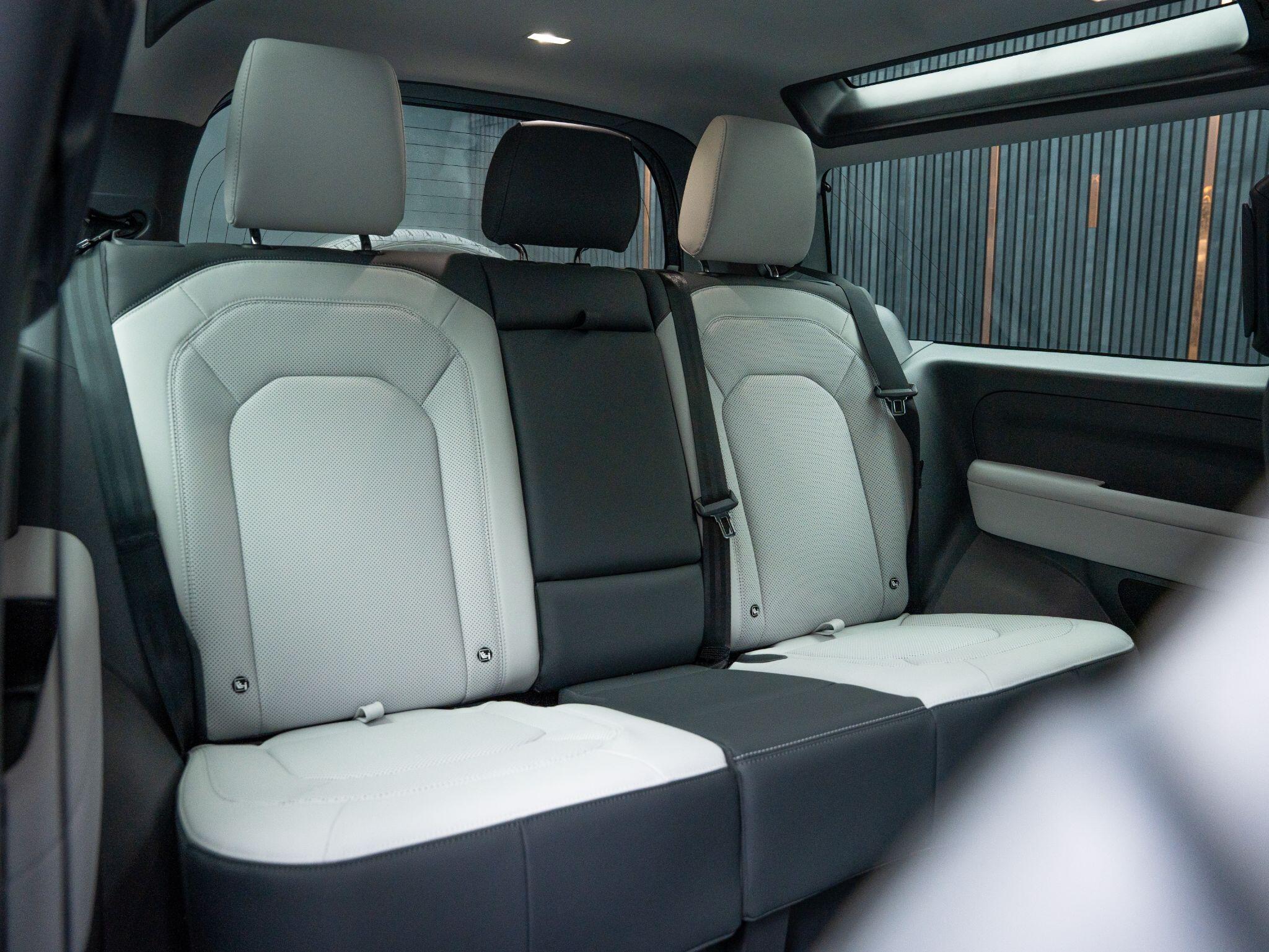 Land Rover Defender view 18