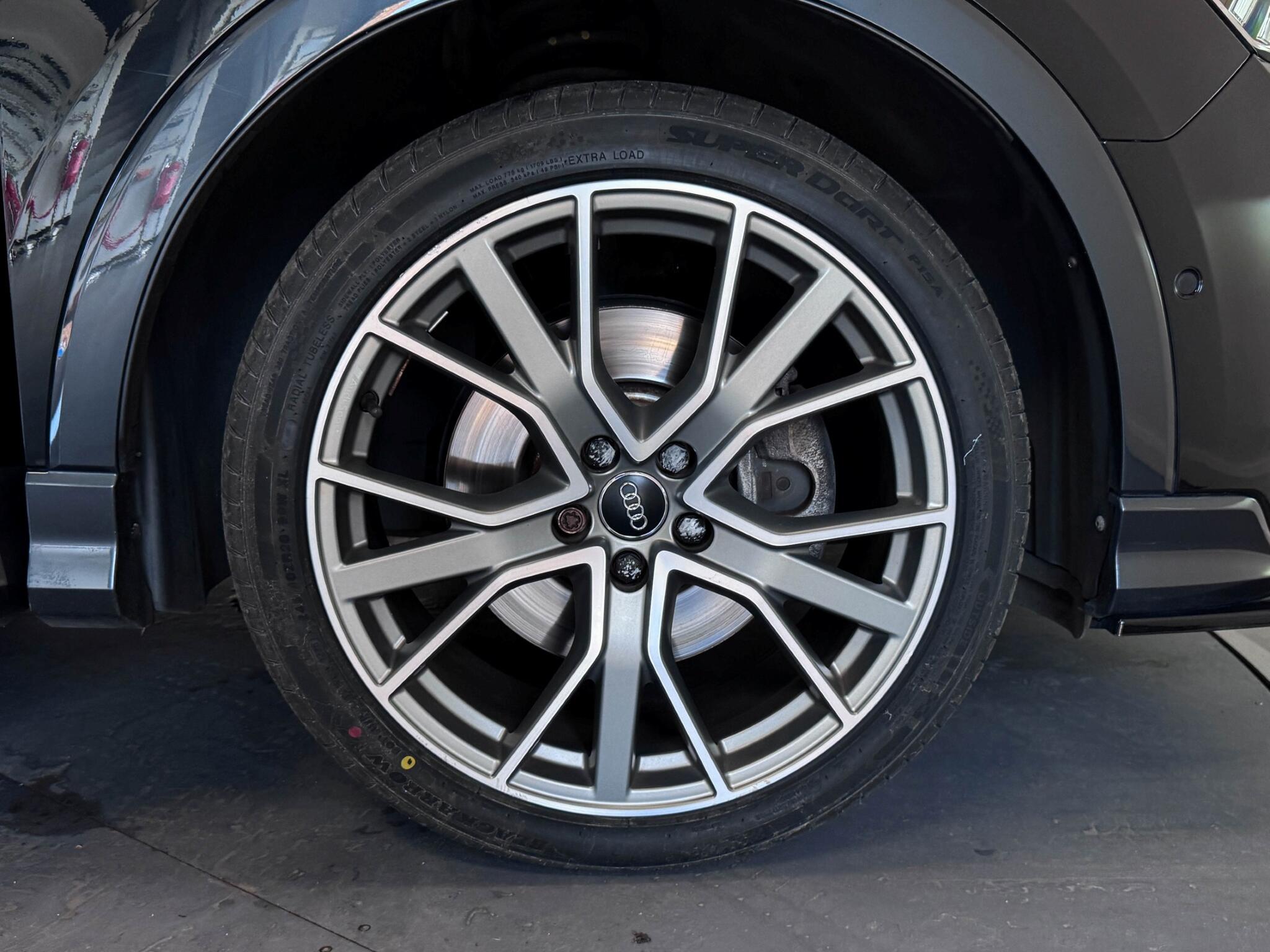 Audi Q3 view 52