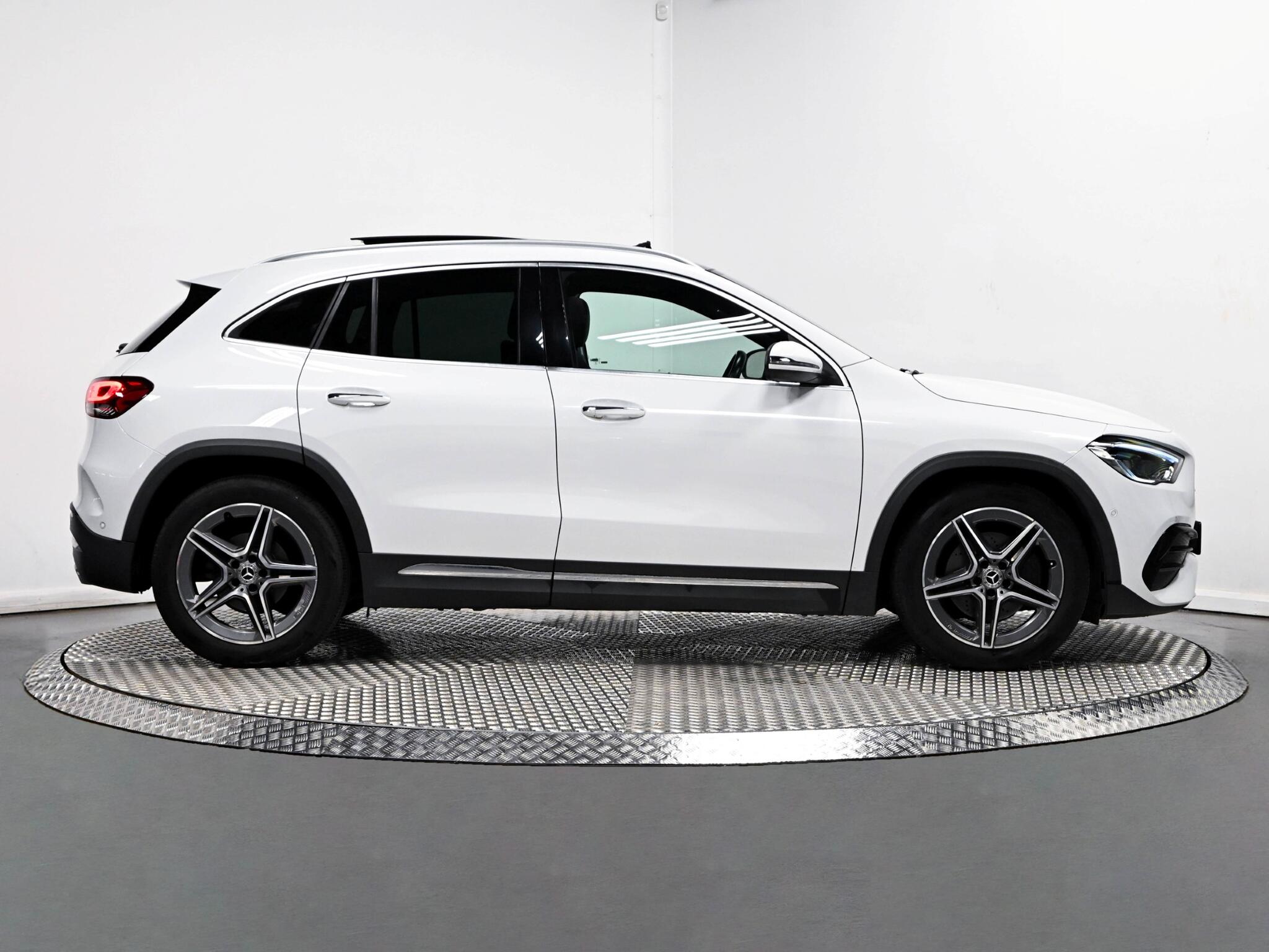 Mercedes-Benz Gla view 36