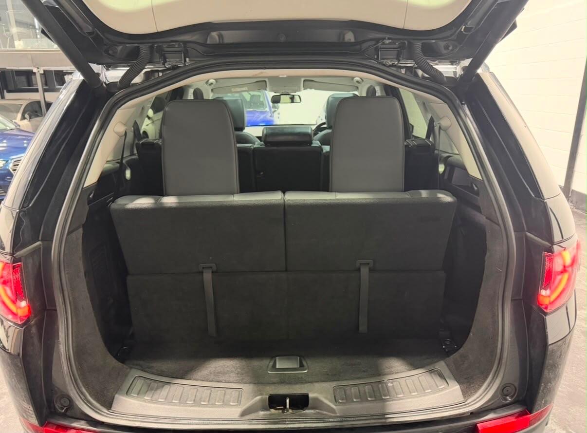 Land Rover Discovery Sport view 31