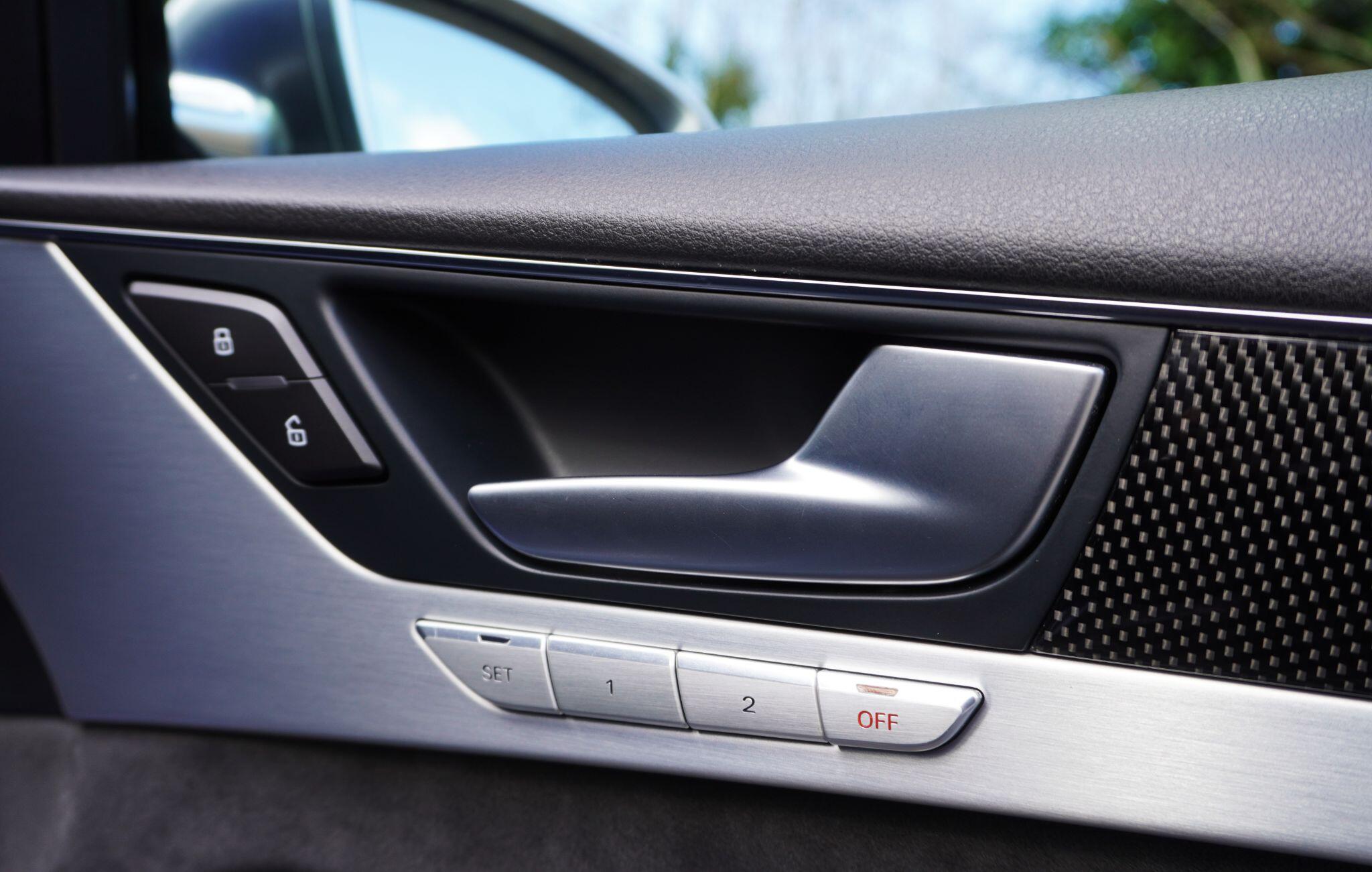 Audi S8 view 14