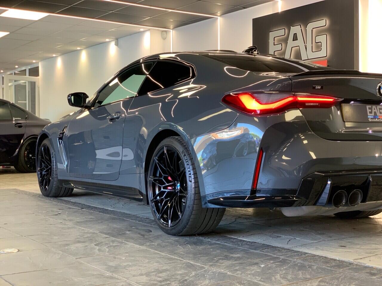 BMW M4 view 7