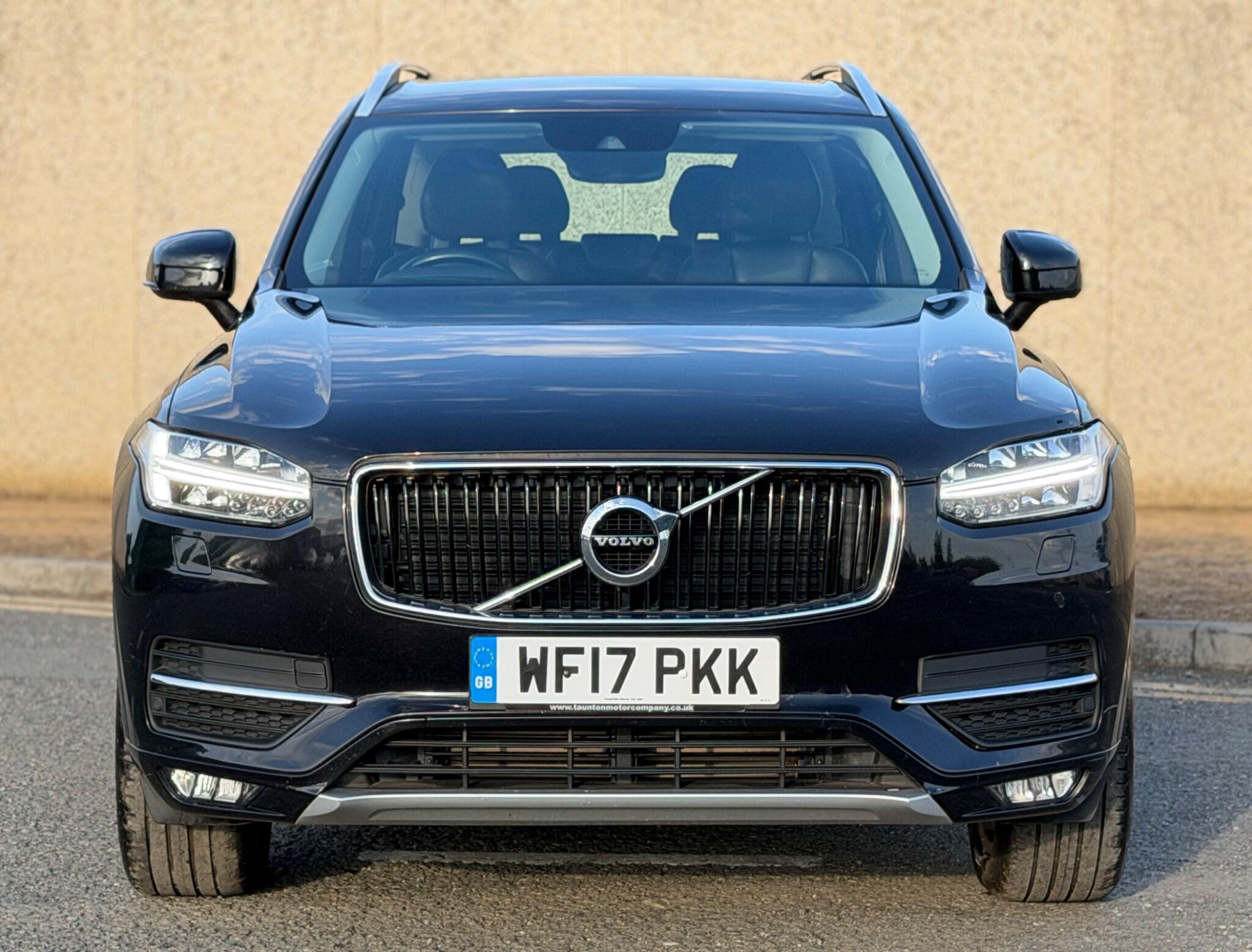Volvo XC90 view 5