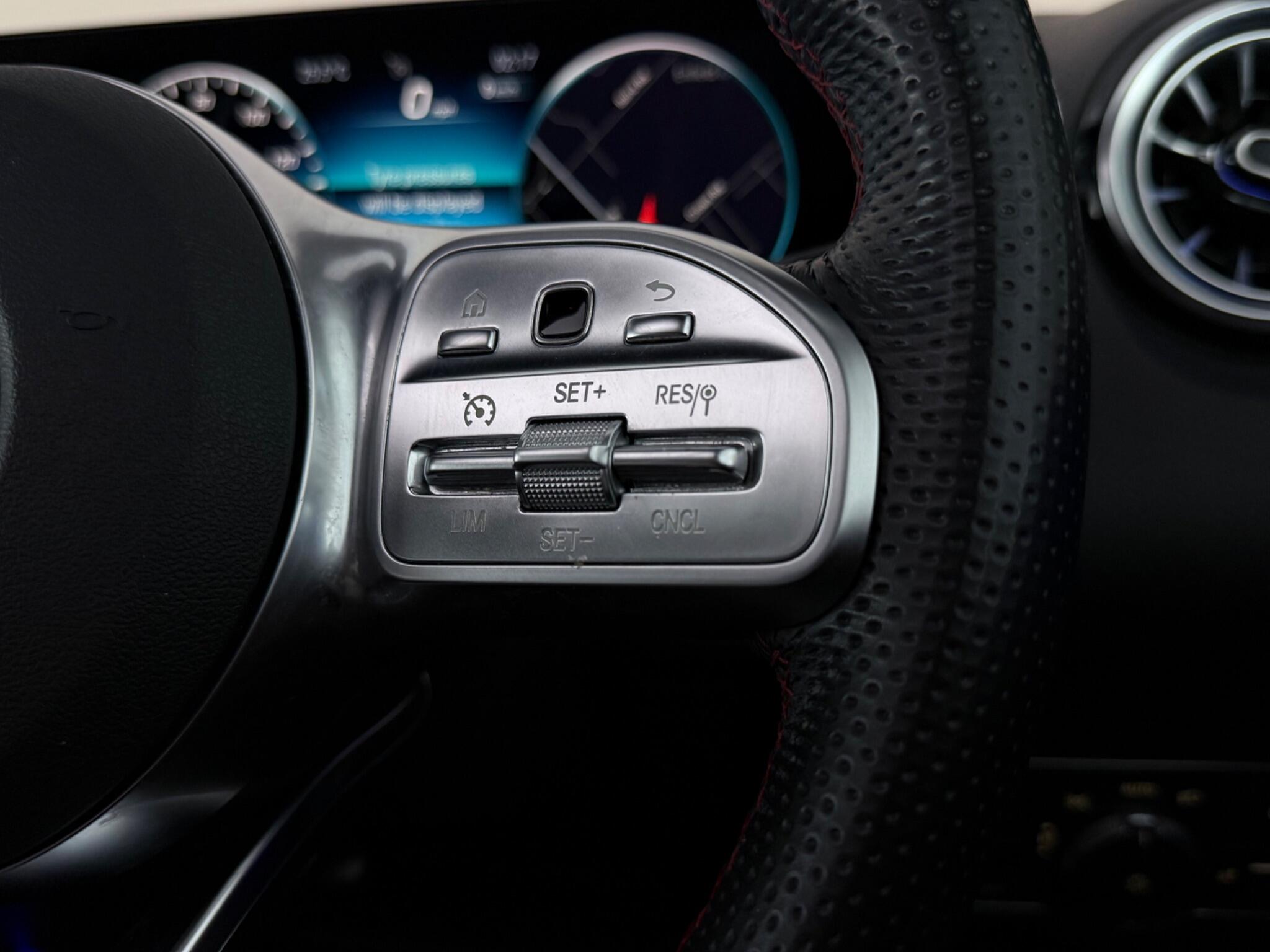 Mercedes-Benz GLB view 16