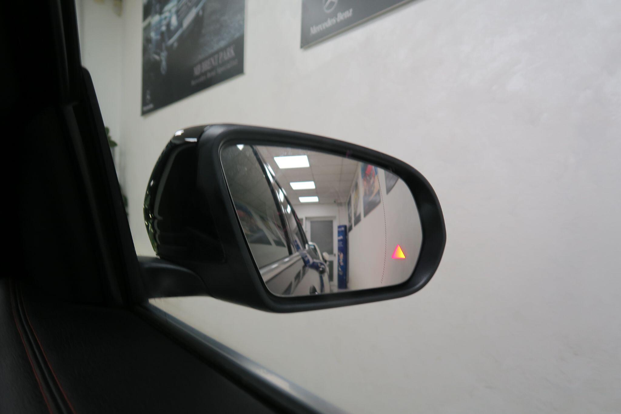 Mercedes-Benz Eqb view 17
