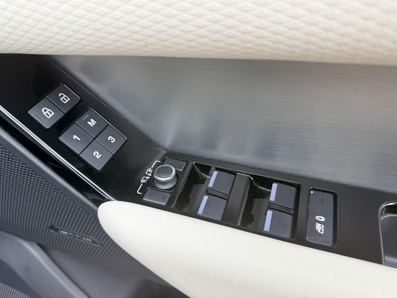 Land Rover Range Rover Velar view 28