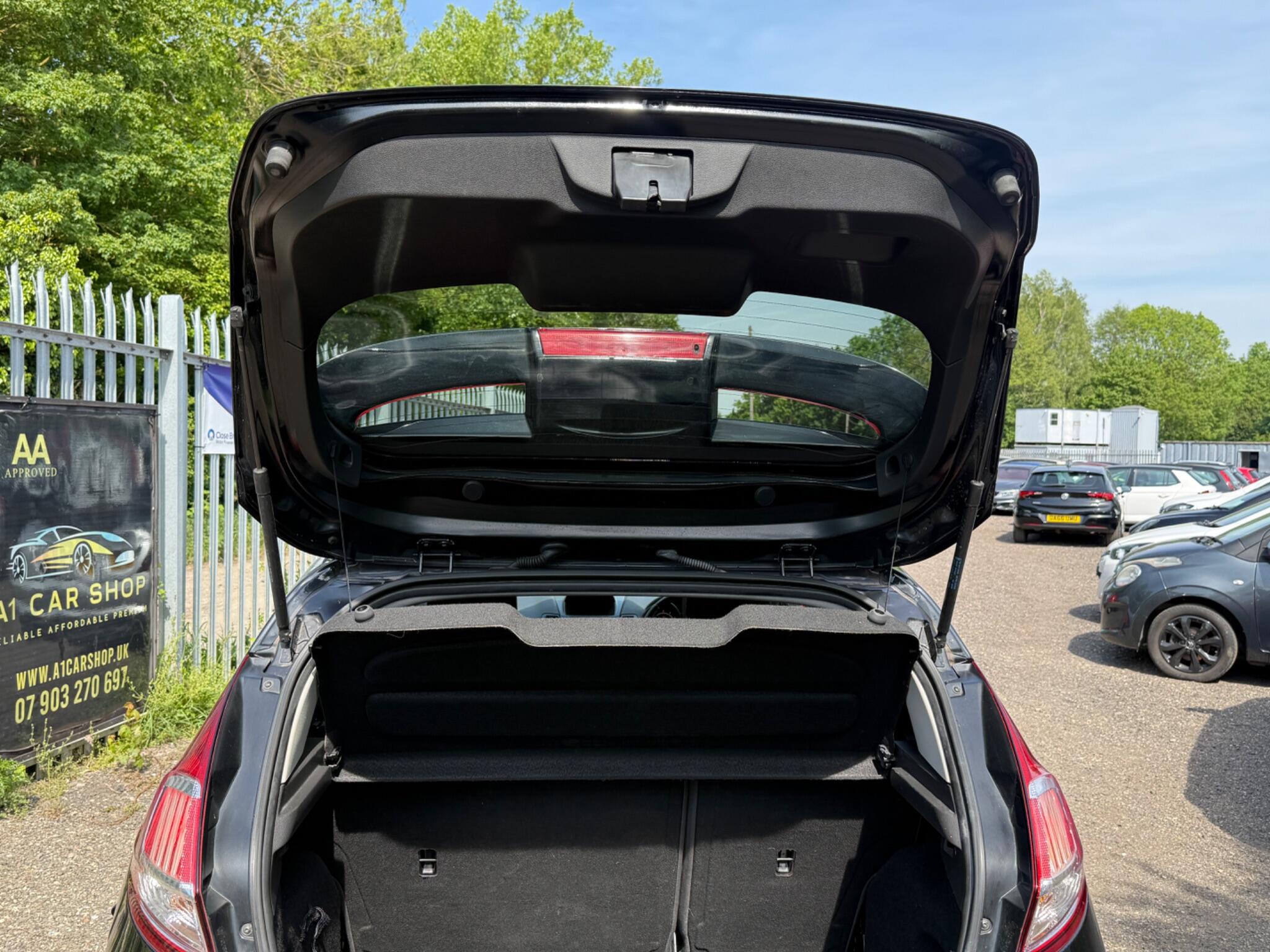 2016 Ford Fiesta image 37