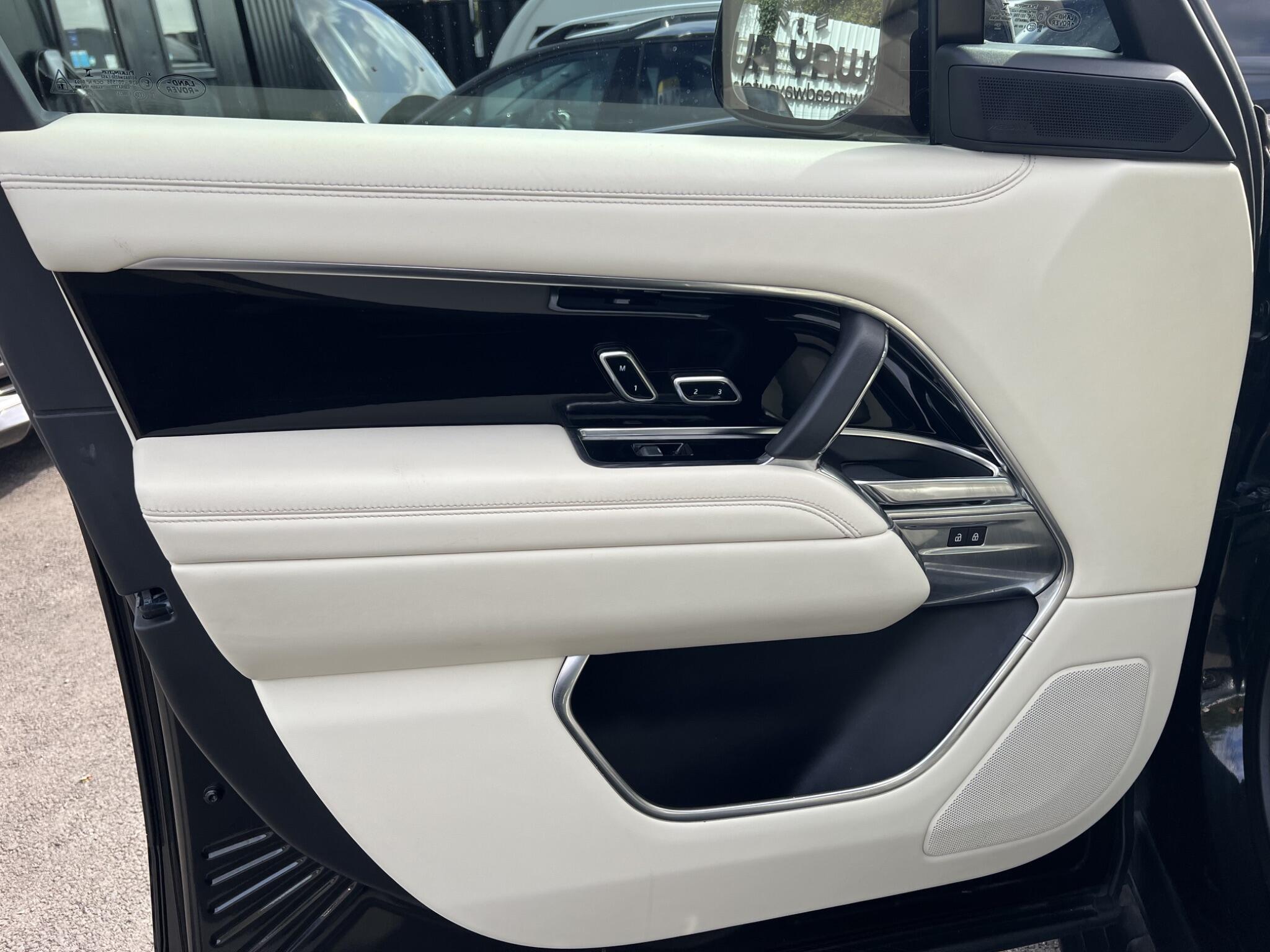 Land Rover Range Rover view 15