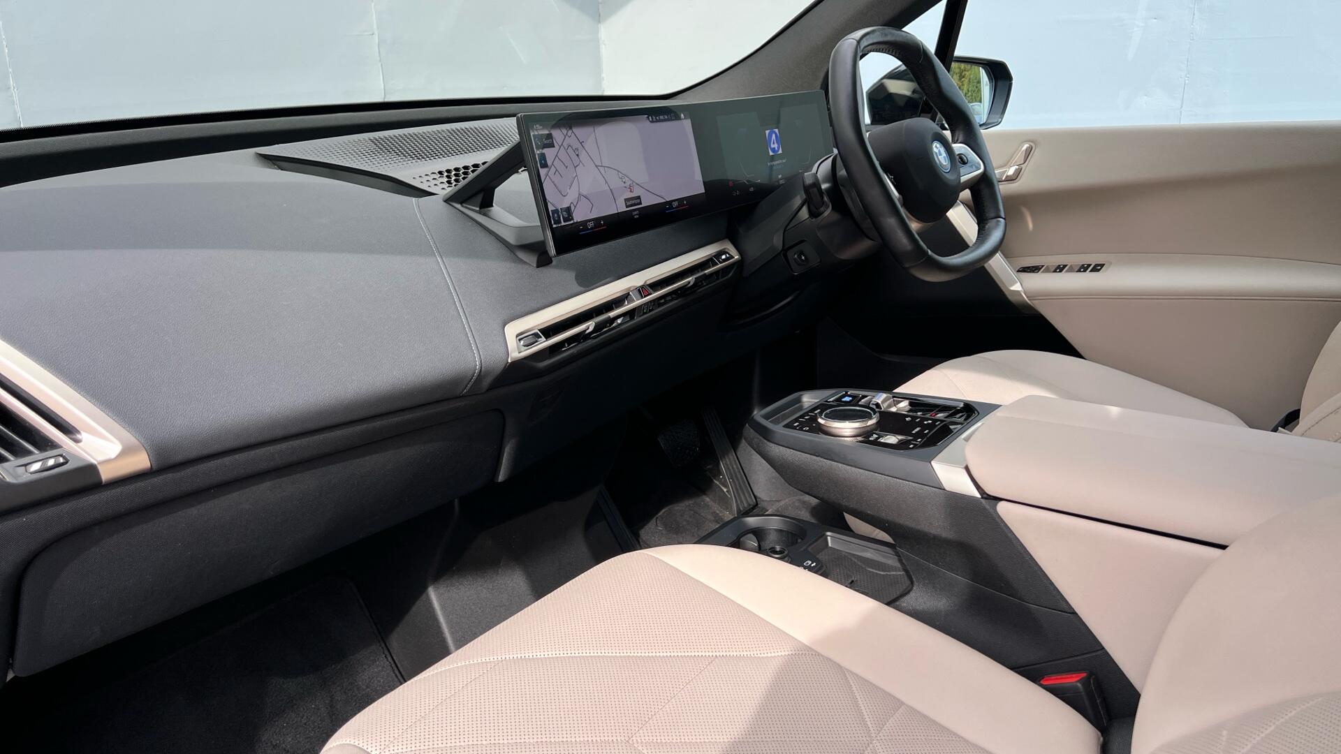 BMW Ix view 7