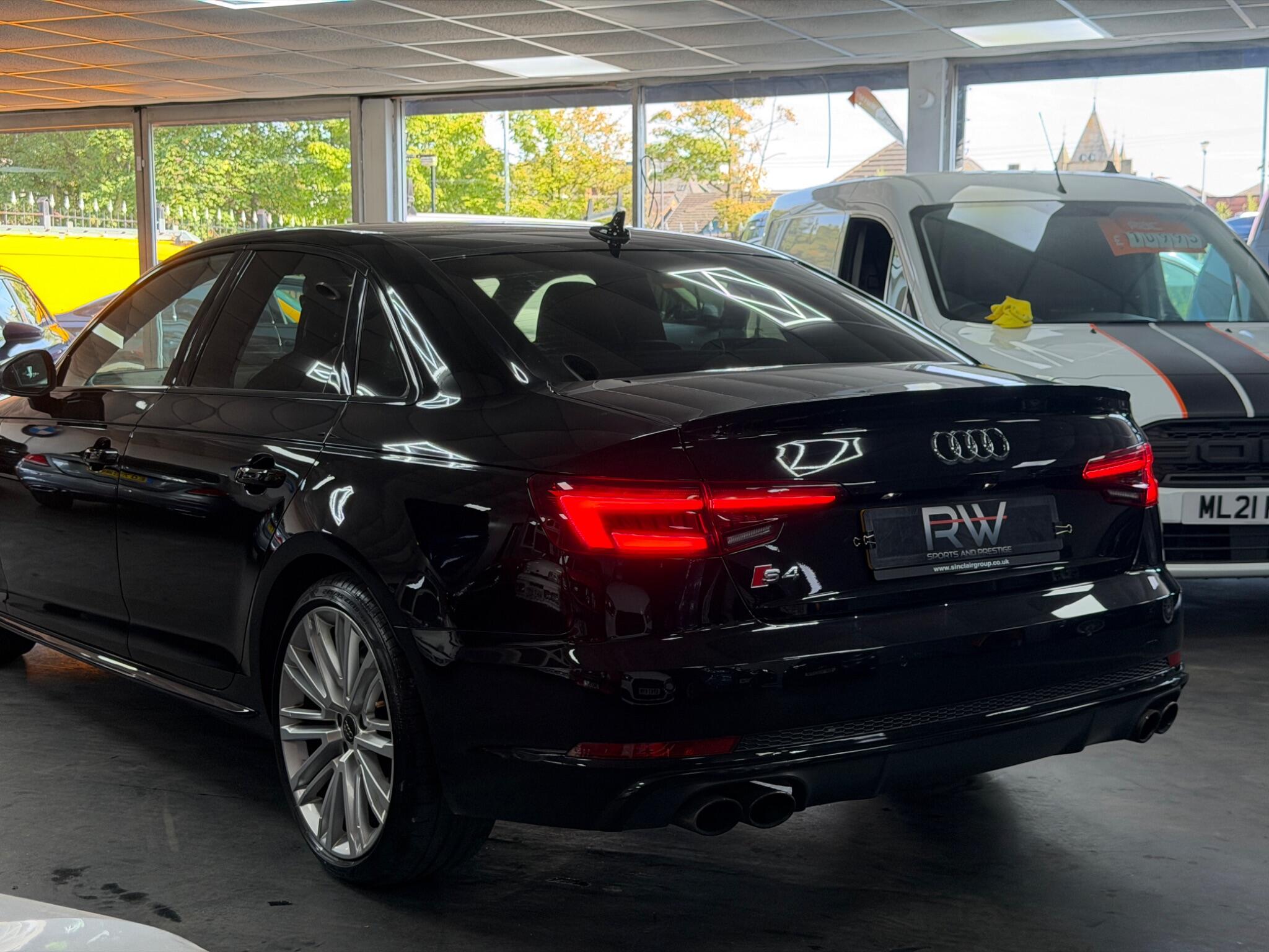 Audi S4 view 23