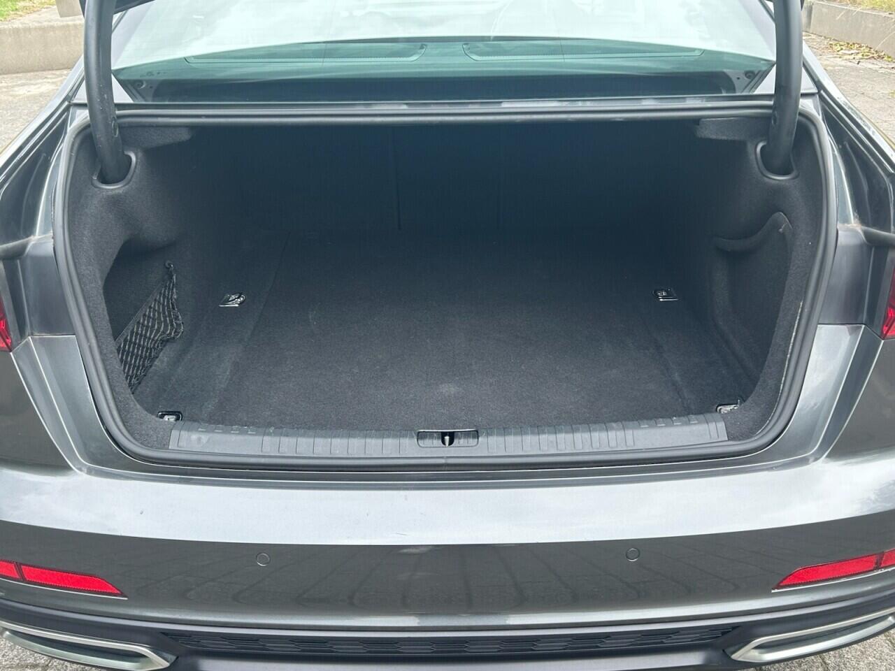 Audi A6 view 13