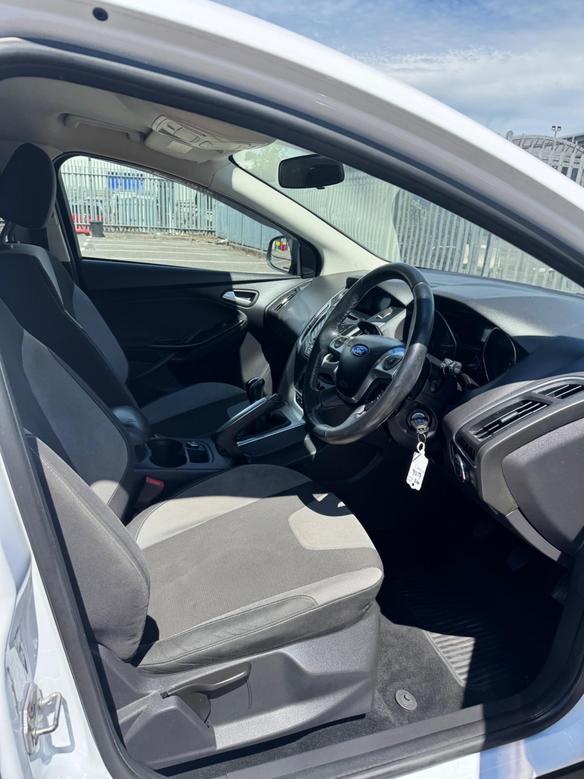 Ford Focus view 24